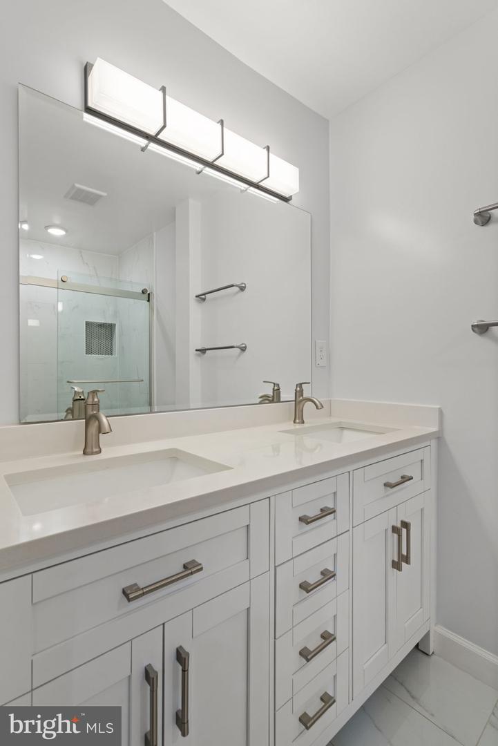 8281 CLIFTON FARM CT, ALEXANDRIA, Virginia 22306, 3 Bedrooms Bedrooms, 3 Rooms Rooms,3 BathroomsBathrooms,Residential,For sale,8281 CLIFTON FARM CT,VAFX2252338 MLS # VAFX2252338