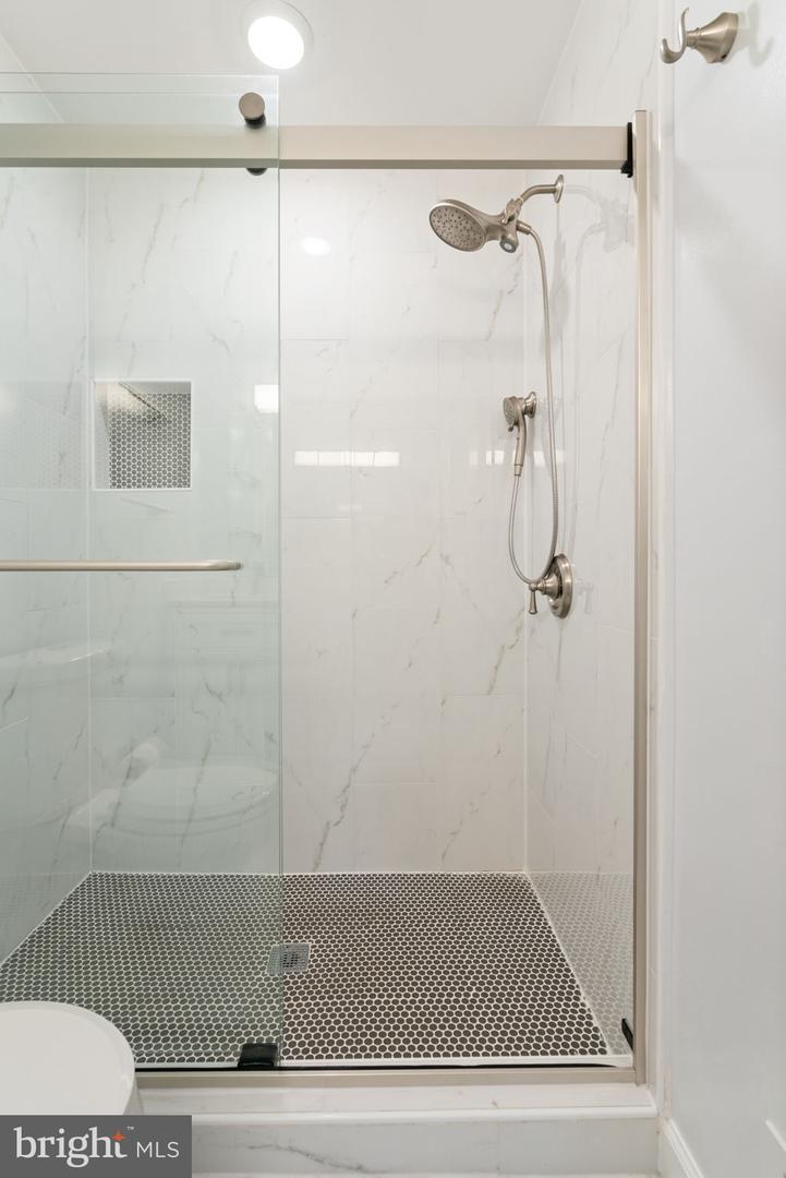 8281 CLIFTON FARM CT, ALEXANDRIA, Virginia 22306, 3 Bedrooms Bedrooms, 3 Rooms Rooms,3 BathroomsBathrooms,Residential,For sale,8281 CLIFTON FARM CT,VAFX2252338 MLS # VAFX2252338