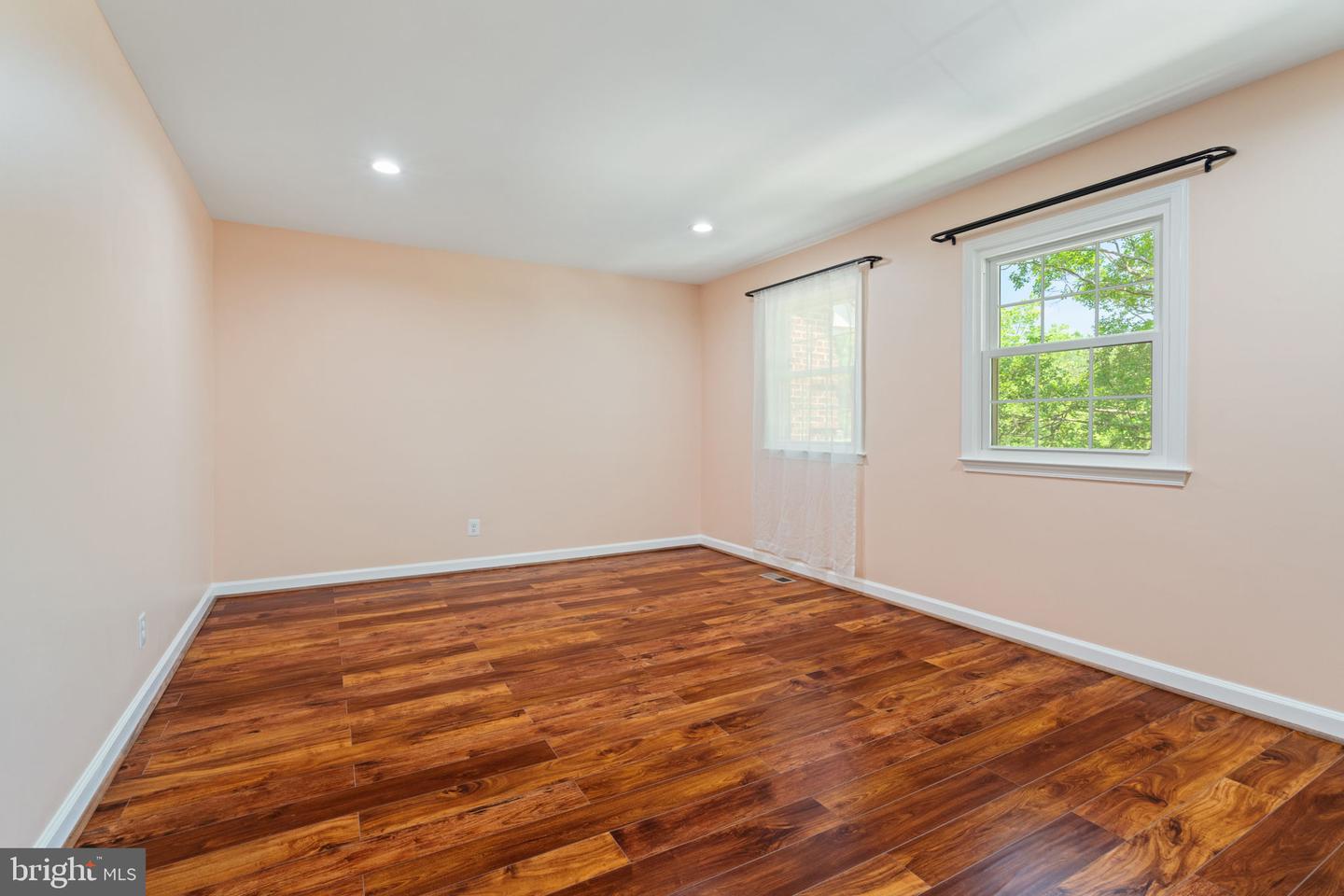8281 CLIFTON FARM CT, ALEXANDRIA, Virginia 22306, 3 Bedrooms Bedrooms, 3 Rooms Rooms,3 BathroomsBathrooms,Residential,For sale,8281 CLIFTON FARM CT,VAFX2252338 MLS # VAFX2252338