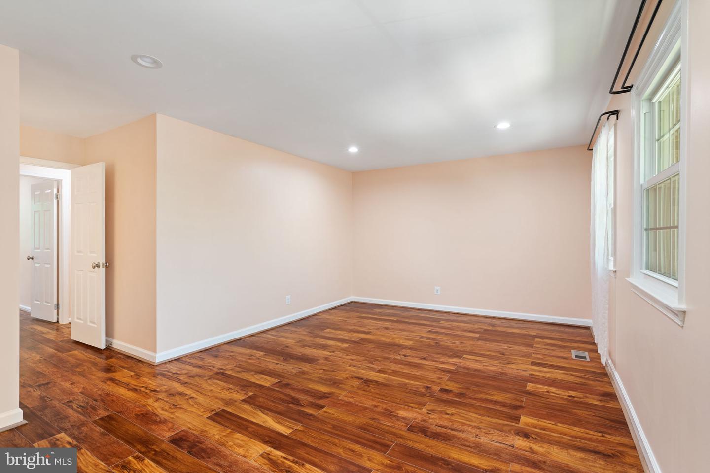 8281 CLIFTON FARM CT, ALEXANDRIA, Virginia 22306, 3 Bedrooms Bedrooms, 3 Rooms Rooms,3 BathroomsBathrooms,Residential,For sale,8281 CLIFTON FARM CT,VAFX2252338 MLS # VAFX2252338