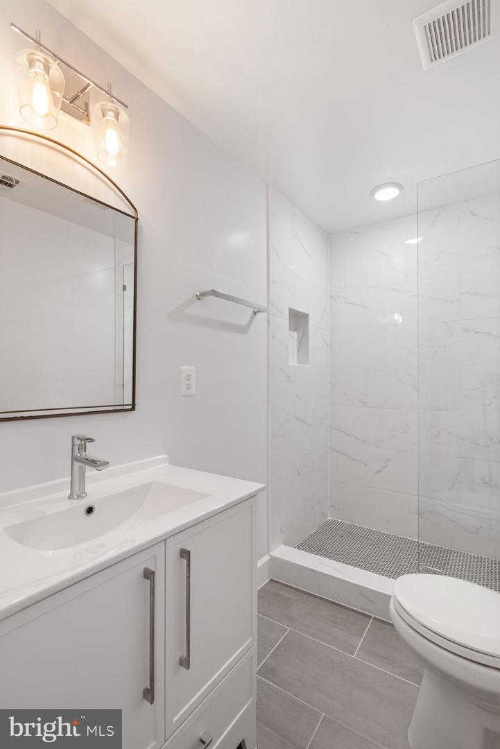 8281 CLIFTON FARM CT, ALEXANDRIA, Virginia 22306, 3 Bedrooms Bedrooms, 3 Rooms Rooms,3 BathroomsBathrooms,Residential,For sale,8281 CLIFTON FARM CT,VAFX2252338 MLS # VAFX2252338