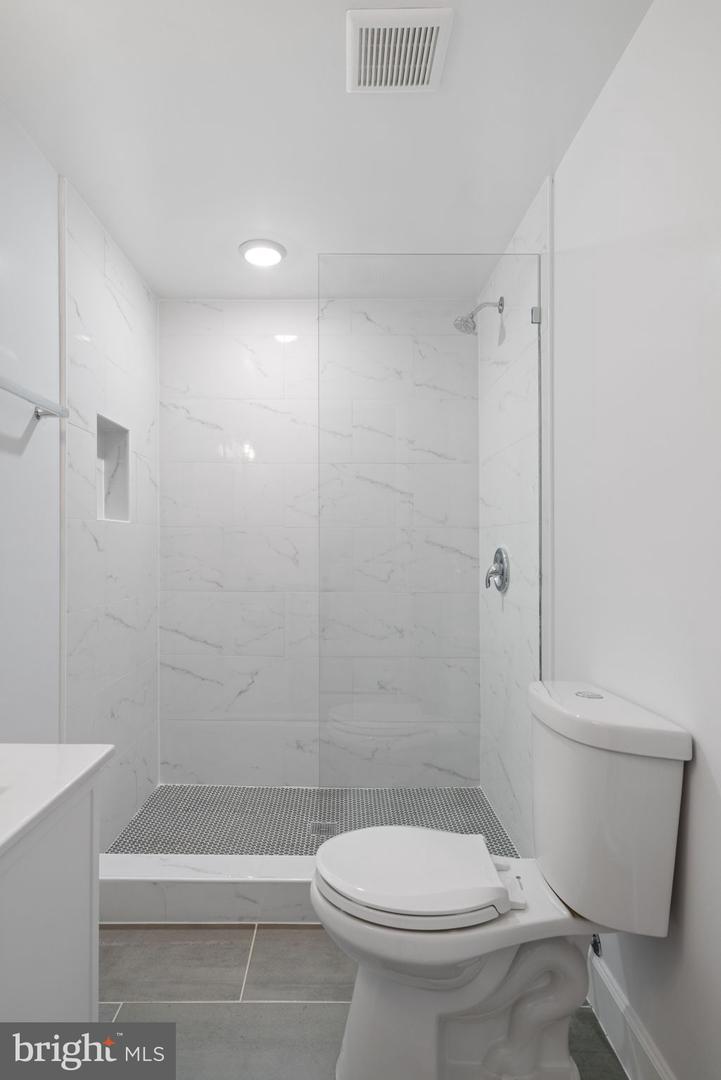 8281 CLIFTON FARM CT, ALEXANDRIA, Virginia 22306, 3 Bedrooms Bedrooms, 3 Rooms Rooms,3 BathroomsBathrooms,Residential,For sale,8281 CLIFTON FARM CT,VAFX2252338 MLS # VAFX2252338