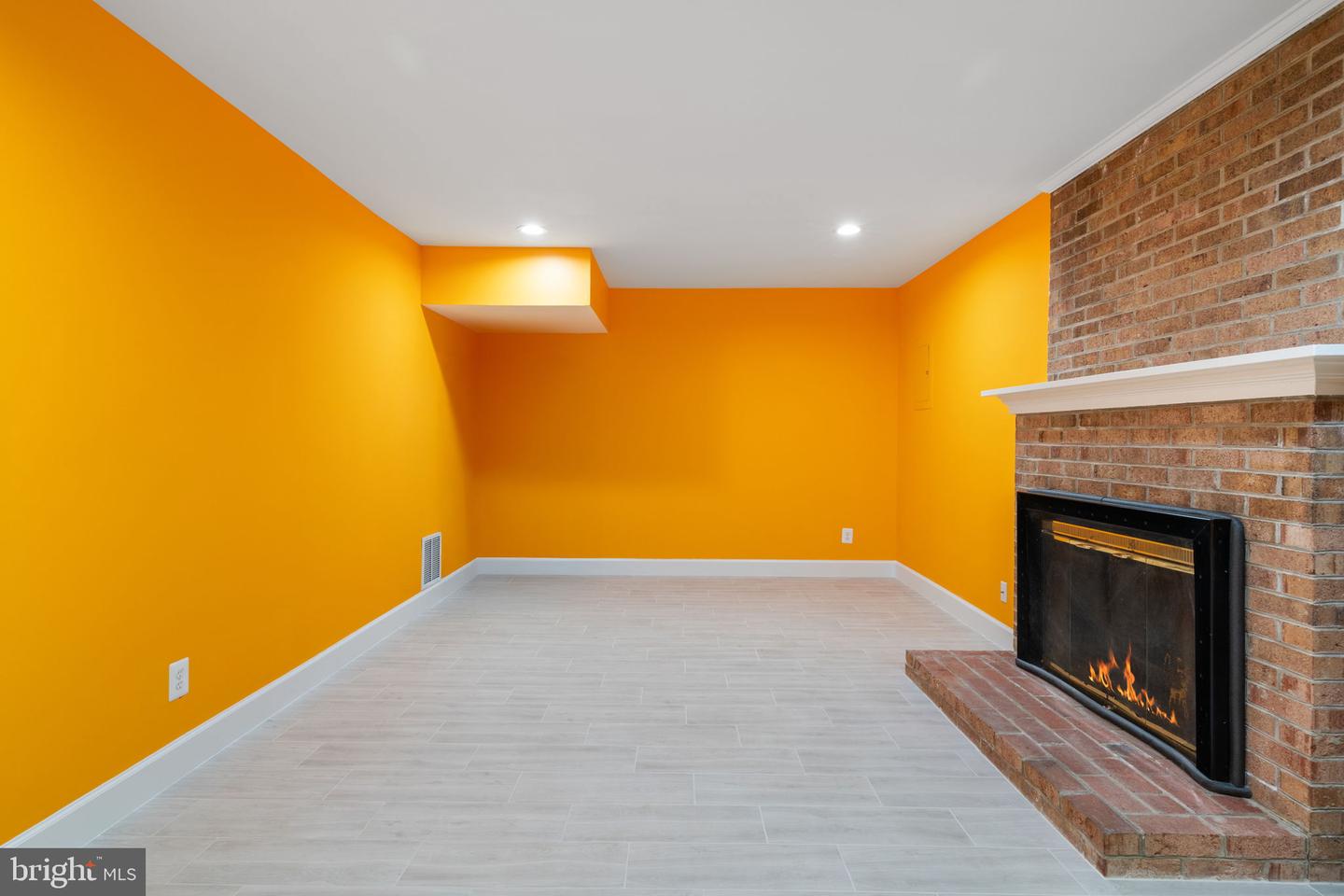 8281 CLIFTON FARM CT, ALEXANDRIA, Virginia 22306, 3 Bedrooms Bedrooms, 3 Rooms Rooms,3 BathroomsBathrooms,Residential,For sale,8281 CLIFTON FARM CT,VAFX2252338 MLS # VAFX2252338