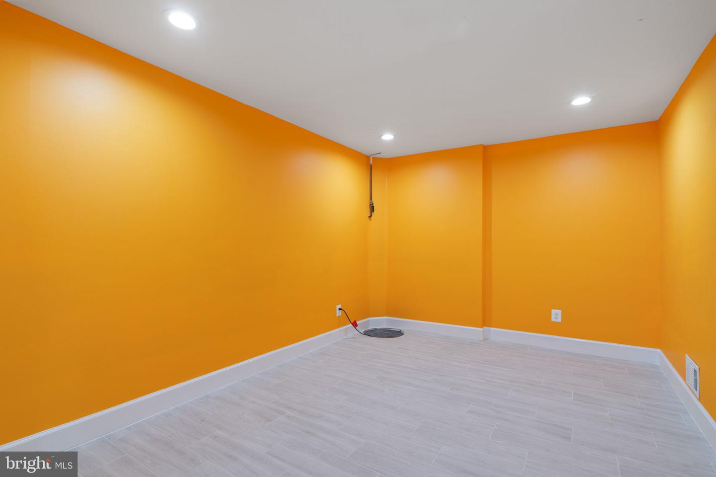 8281 CLIFTON FARM CT, ALEXANDRIA, Virginia 22306, 3 Bedrooms Bedrooms, 3 Rooms Rooms,3 BathroomsBathrooms,Residential,For sale,8281 CLIFTON FARM CT,VAFX2252338 MLS # VAFX2252338