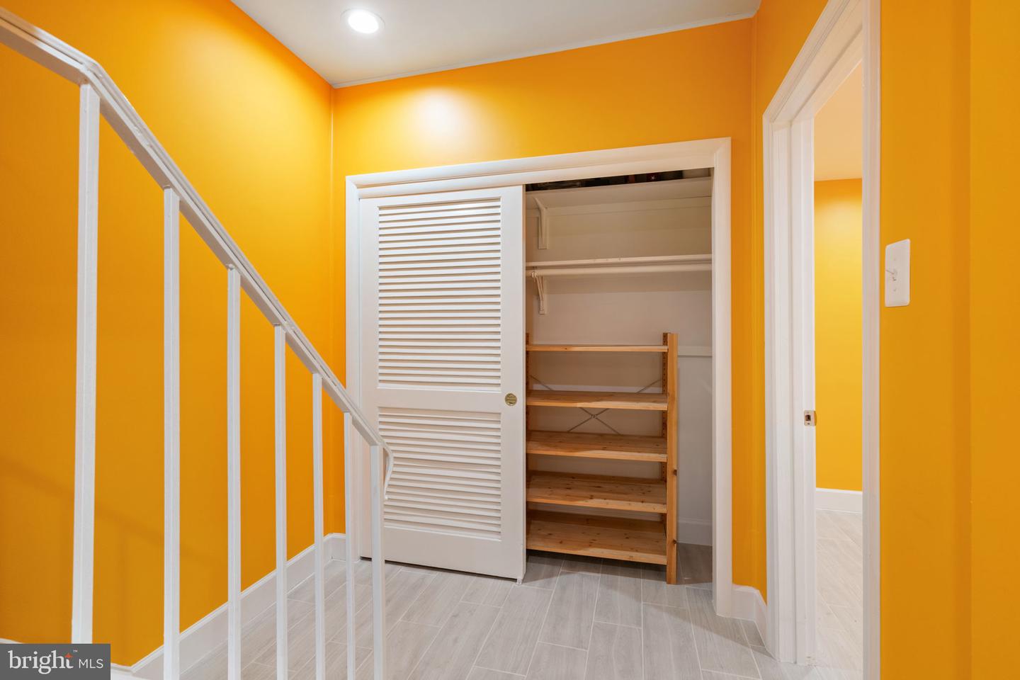 8281 CLIFTON FARM CT, ALEXANDRIA, Virginia 22306, 3 Bedrooms Bedrooms, 3 Rooms Rooms,3 BathroomsBathrooms,Residential,For sale,8281 CLIFTON FARM CT,VAFX2252338 MLS # VAFX2252338