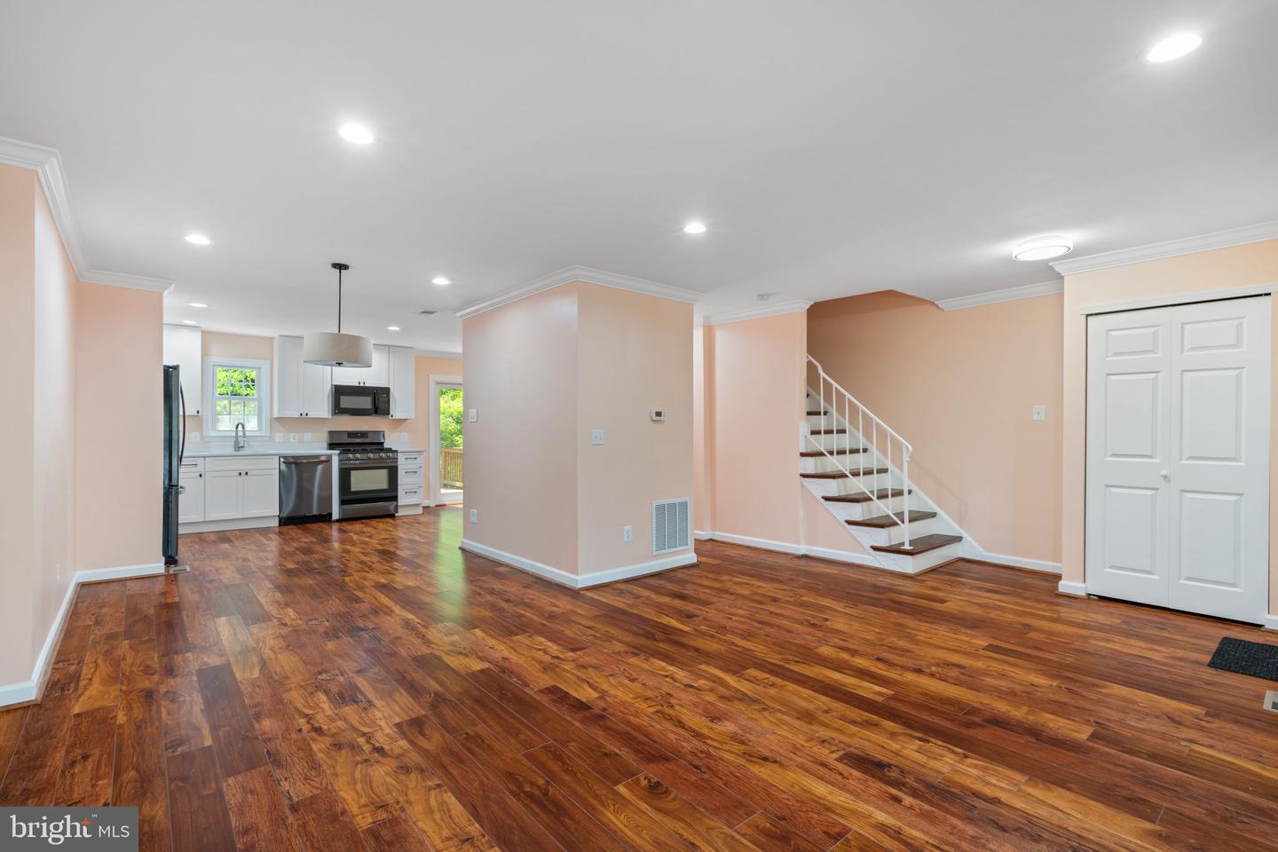8281 CLIFTON FARM CT, ALEXANDRIA, Virginia 22306, 3 Bedrooms Bedrooms, 3 Rooms Rooms,3 BathroomsBathrooms,Residential,For sale,8281 CLIFTON FARM CT,VAFX2252338 MLS # VAFX2252338
