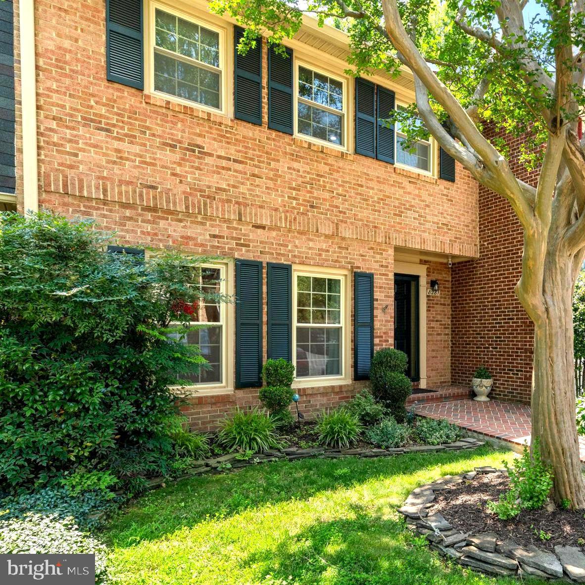 8281 CLIFTON FARM CT, ALEXANDRIA, Virginia 22306, 3 Bedrooms Bedrooms, 3 Rooms Rooms,3 BathroomsBathrooms,Residential,For sale,8281 CLIFTON FARM CT,VAFX2252338 MLS # VAFX2252338