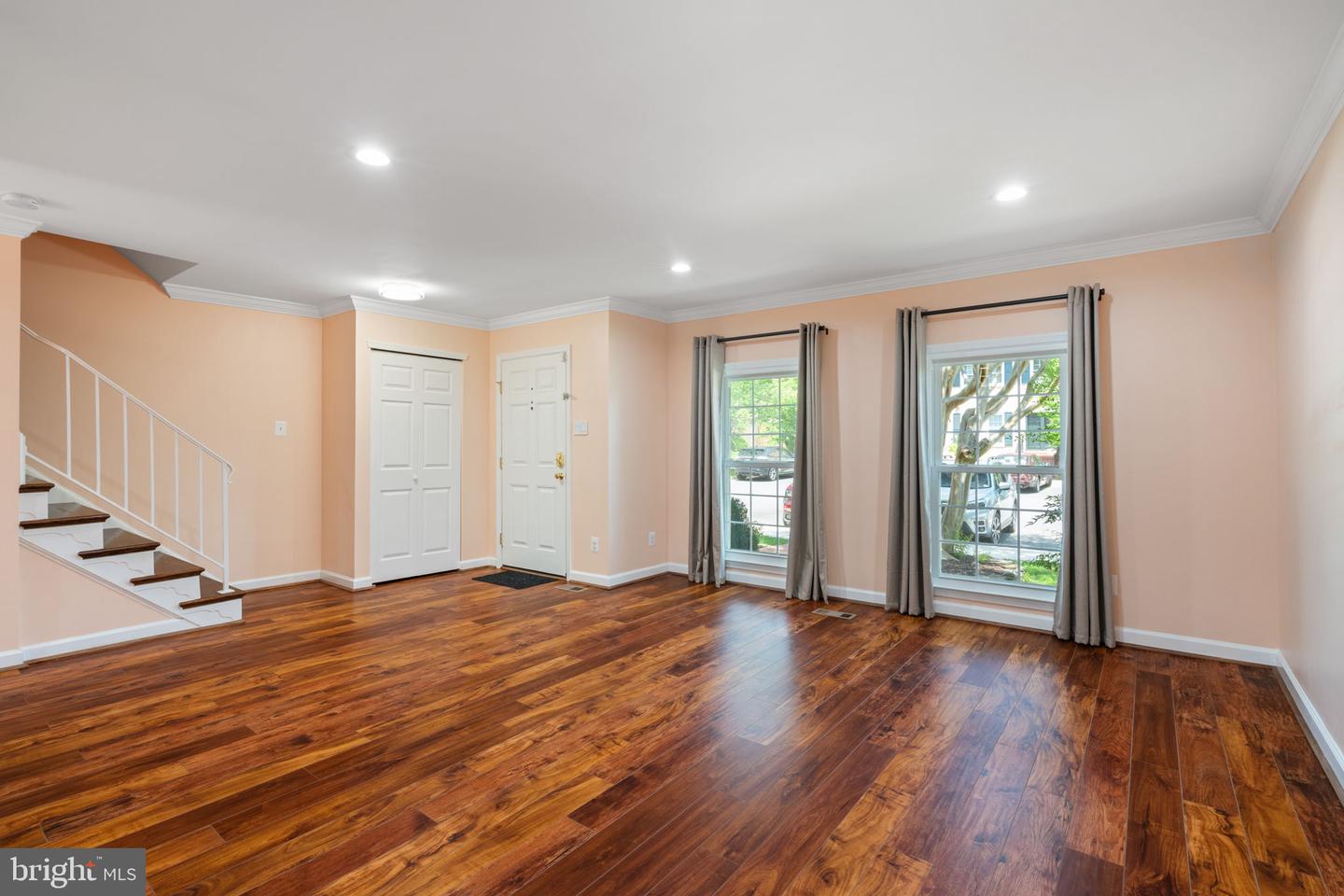 8281 CLIFTON FARM CT, ALEXANDRIA, Virginia 22306, 3 Bedrooms Bedrooms, 3 Rooms Rooms,3 BathroomsBathrooms,Residential,For sale,8281 CLIFTON FARM CT,VAFX2252338 MLS # VAFX2252338