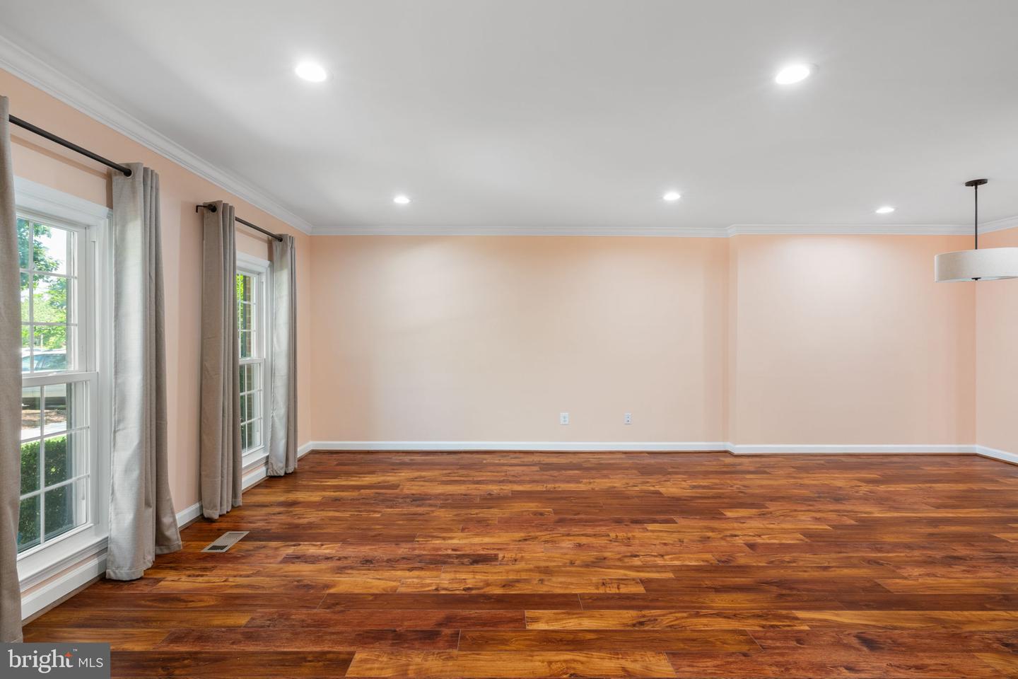 8281 CLIFTON FARM CT, ALEXANDRIA, Virginia 22306, 3 Bedrooms Bedrooms, 3 Rooms Rooms,3 BathroomsBathrooms,Residential,For sale,8281 CLIFTON FARM CT,VAFX2252338 MLS # VAFX2252338