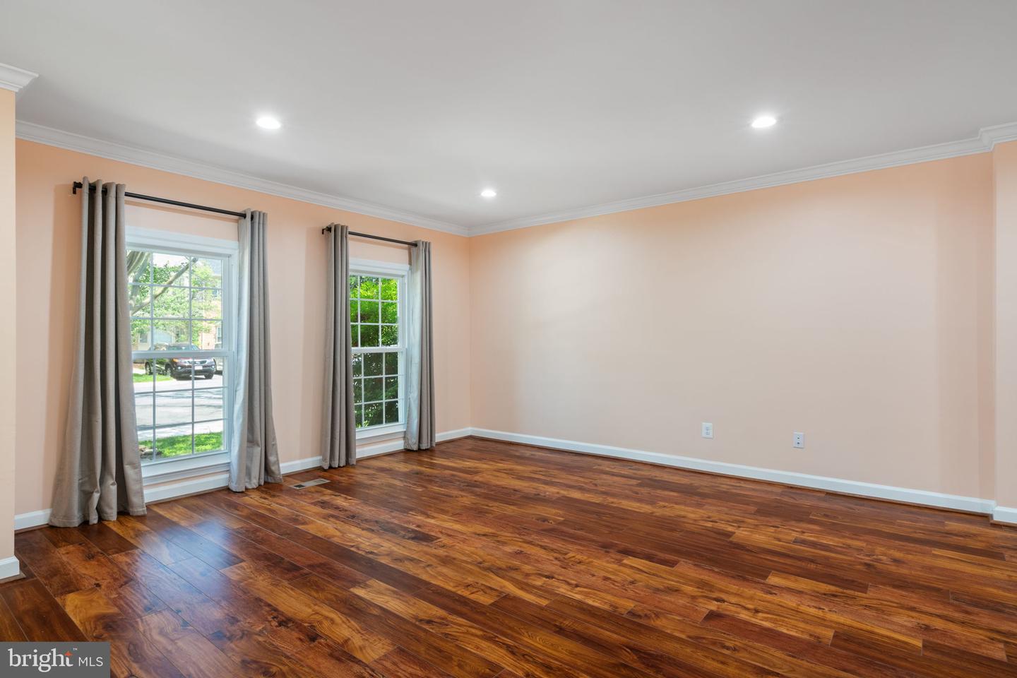 8281 CLIFTON FARM CT, ALEXANDRIA, Virginia 22306, 3 Bedrooms Bedrooms, 3 Rooms Rooms,3 BathroomsBathrooms,Residential,For sale,8281 CLIFTON FARM CT,VAFX2252338 MLS # VAFX2252338