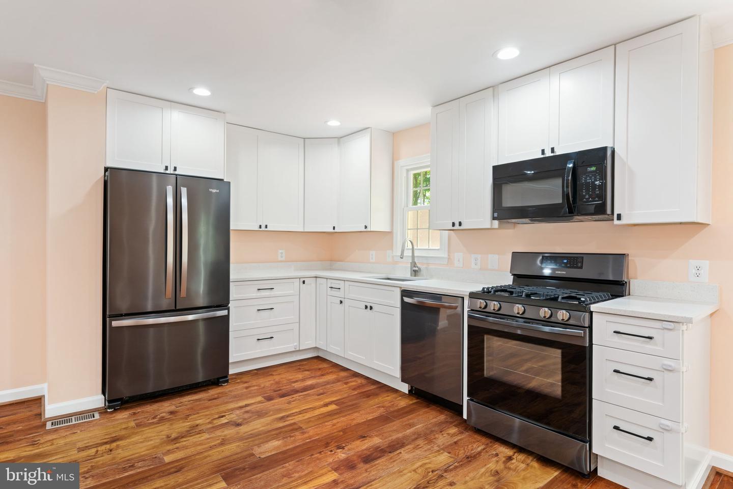 8281 CLIFTON FARM CT, ALEXANDRIA, Virginia 22306, 3 Bedrooms Bedrooms, 3 Rooms Rooms,3 BathroomsBathrooms,Residential,For sale,8281 CLIFTON FARM CT,VAFX2252338 MLS # VAFX2252338