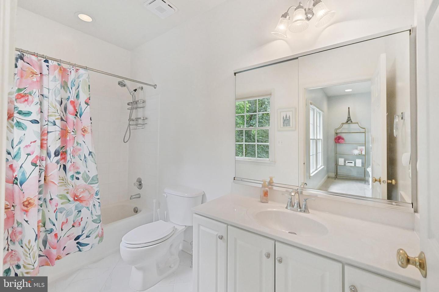 40623 CANONGATE DR, LEESBURG, Virginia 20175, 4 Bedrooms Bedrooms, ,5 BathroomsBathrooms,Residential,For sale,40623 CANONGATE DR,VALO2100772 MLS # VALO2100772