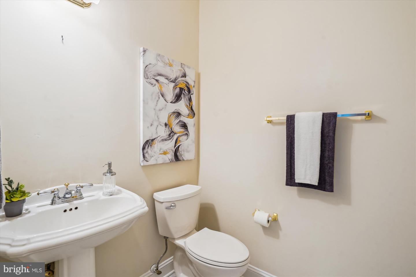 3206 WHEATLAND FARMS DR, OAKTON, Virginia 22124, 5 Bedrooms Bedrooms, ,4 BathroomsBathrooms,Residential,For sale,3206 WHEATLAND FARMS DR,VAFX2252656 MLS # VAFX2252656