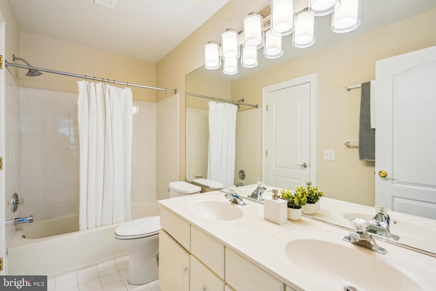 3206 WHEATLAND FARMS DR, OAKTON, Virginia 22124, 5 Bedrooms Bedrooms, ,4 BathroomsBathrooms,Residential,For sale,3206 WHEATLAND FARMS DR,VAFX2252656 MLS # VAFX2252656
