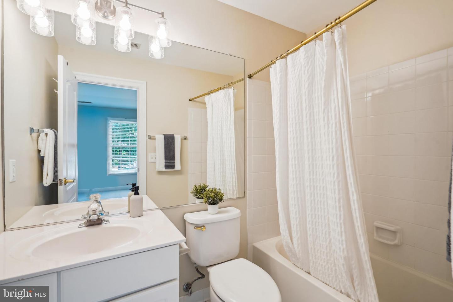 3206 WHEATLAND FARMS DR, OAKTON, Virginia 22124, 5 Bedrooms Bedrooms, ,4 BathroomsBathrooms,Residential,For sale,3206 WHEATLAND FARMS DR,VAFX2252656 MLS # VAFX2252656