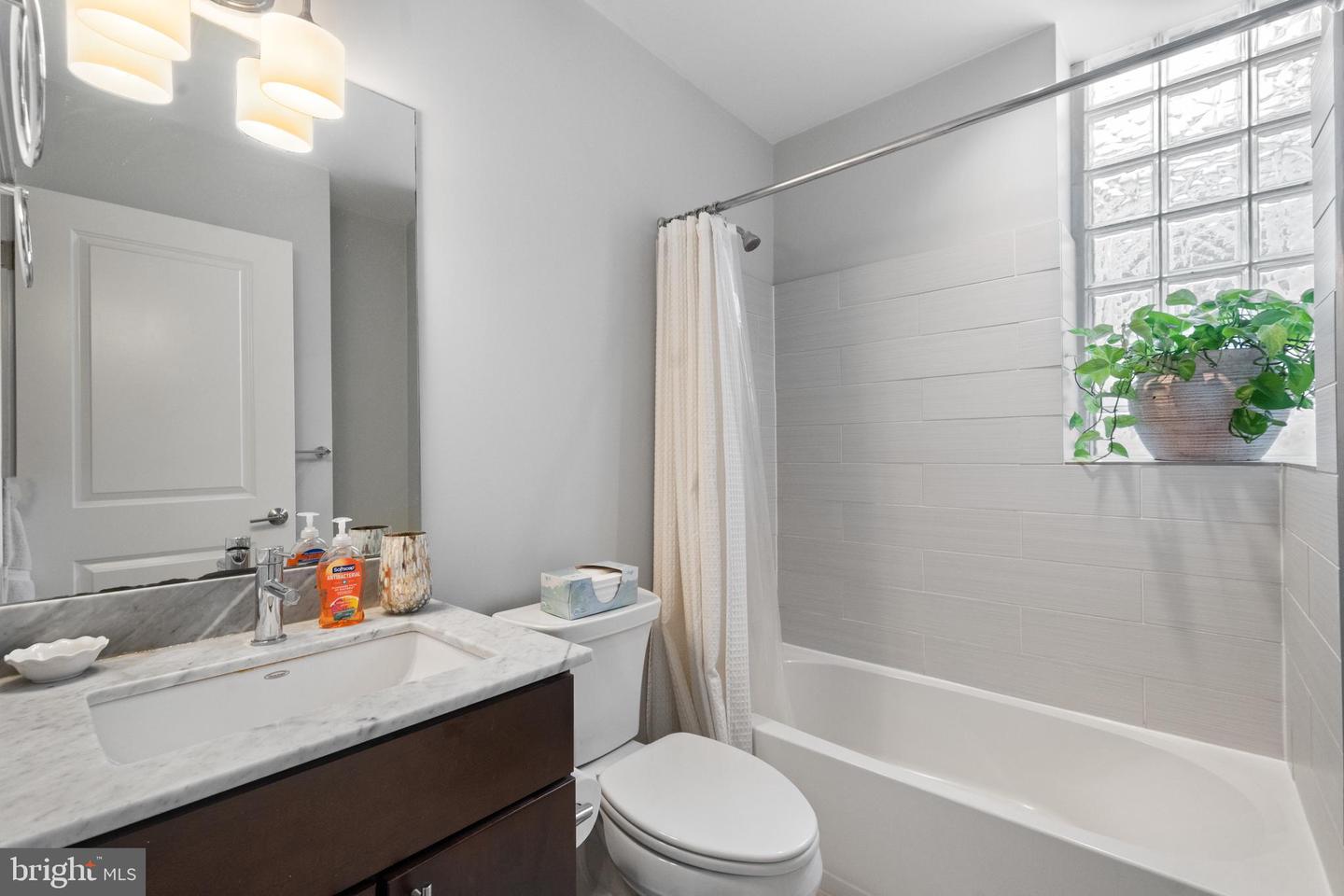 1812 NORTH CAPITOL ST NW #302, WASHINGTON, District Of Columbia 20002, 2 Bedrooms Bedrooms, ,2 BathroomsBathrooms,Residential,For sale,1812 NORTH CAPITOL ST NW #302,DCDC2208470 MLS # DCDC2208470