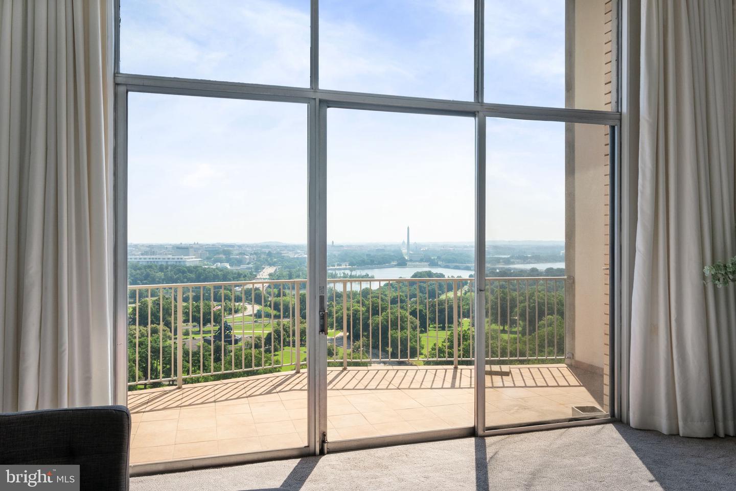 1200 N NASH ST N #1125, ARLINGTON, Virginia 22209, 2 Bedrooms Bedrooms, ,2 BathroomsBathrooms,Residential,For sale,1200 N NASH ST N #1125,VAAR2060010 MLS # VAAR2060010