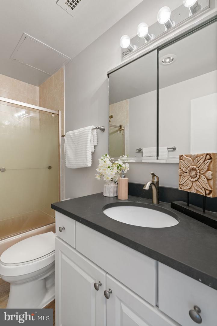 1200 N NASH ST N #1125, ARLINGTON, Virginia 22209, 2 Bedrooms Bedrooms, ,2 BathroomsBathrooms,Residential,For sale,1200 N NASH ST N #1125,VAAR2060010 MLS # VAAR2060010