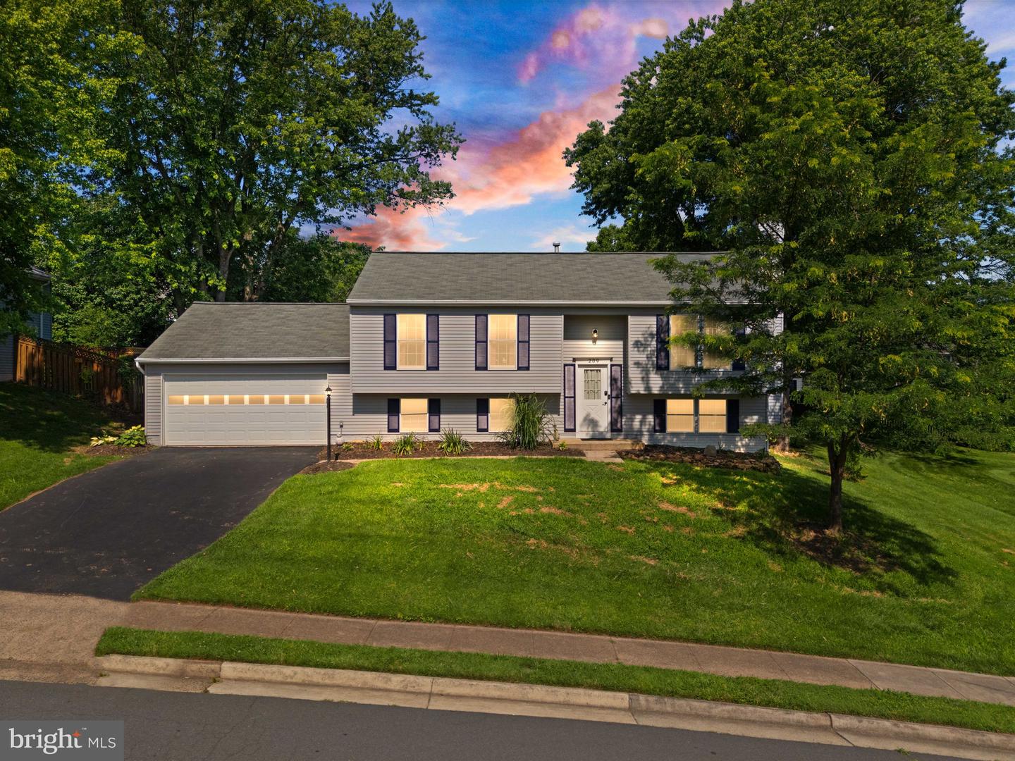 209 RECTOR ST, STERLING, Virginia 20164, 4 Bedrooms Bedrooms, ,2 BathroomsBathrooms,Residential,For sale,209 RECTOR ST,VALO2100888 MLS # VALO2100888