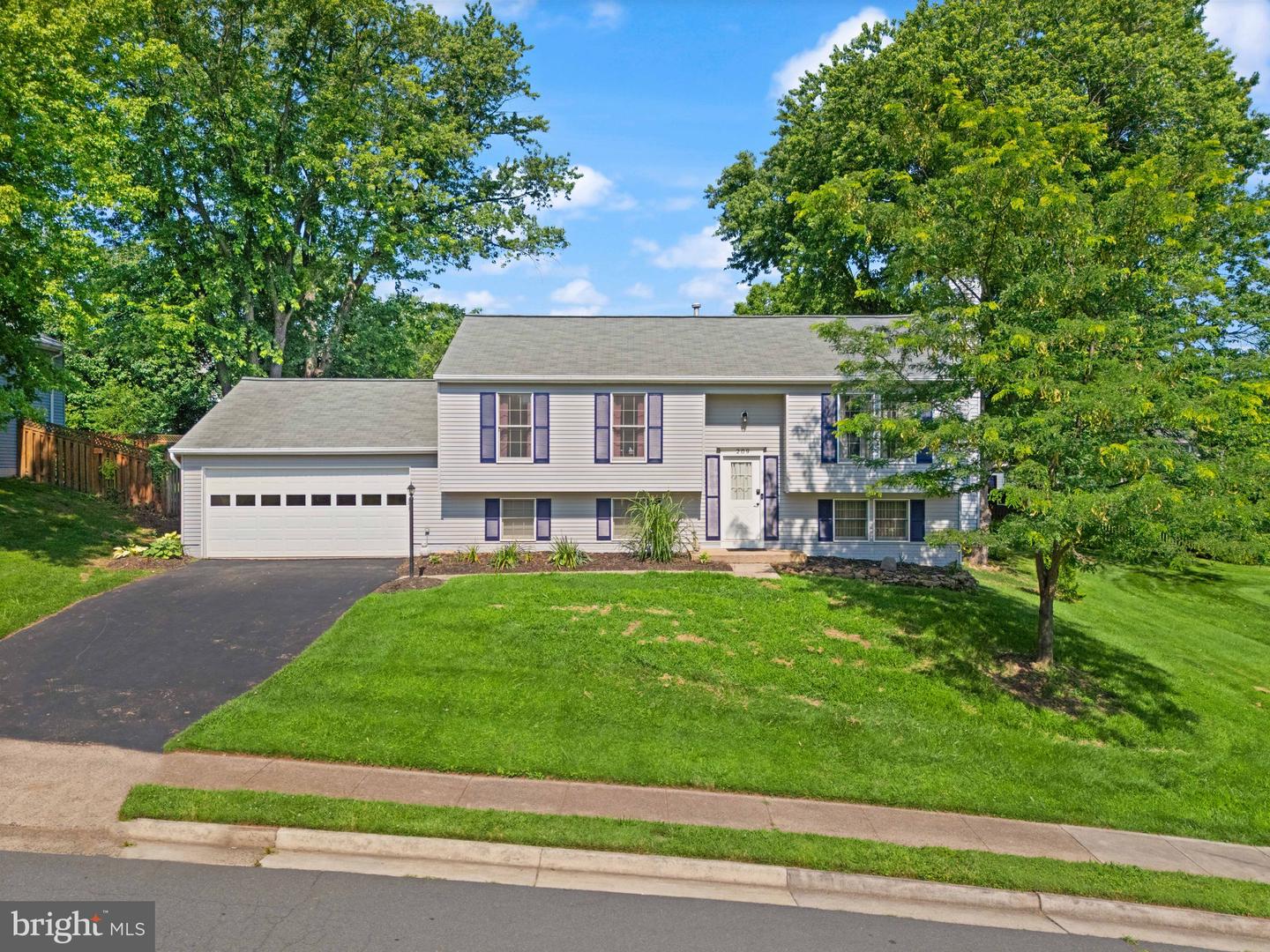 209 RECTOR ST, STERLING, Virginia 20164, 4 Bedrooms Bedrooms, ,2 BathroomsBathrooms,Residential,For sale,209 RECTOR ST,VALO2100888 MLS # VALO2100888