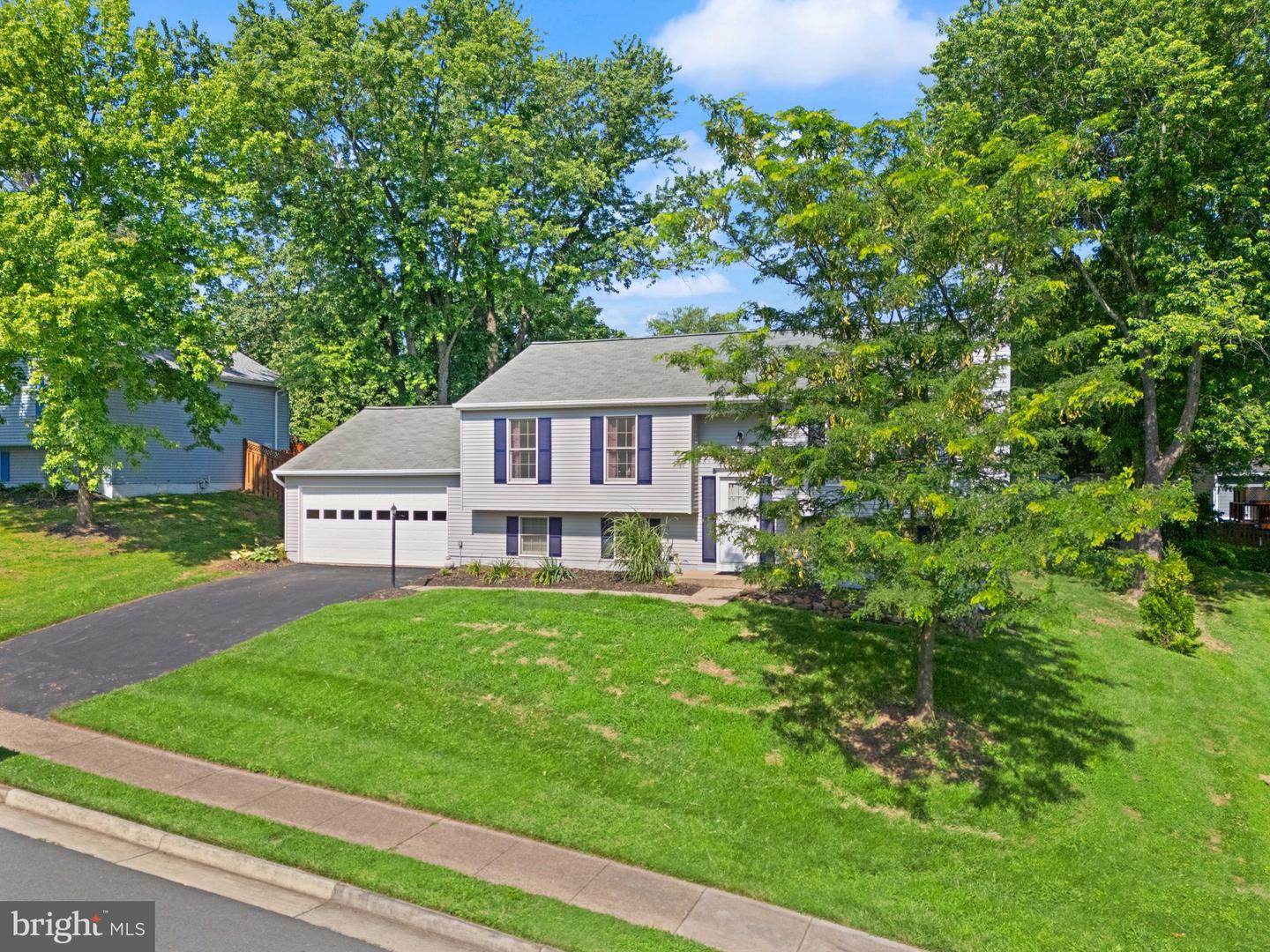 209 RECTOR ST, STERLING, Virginia 20164, 4 Bedrooms Bedrooms, ,2 BathroomsBathrooms,Residential,For sale,209 RECTOR ST,VALO2100888 MLS # VALO2100888