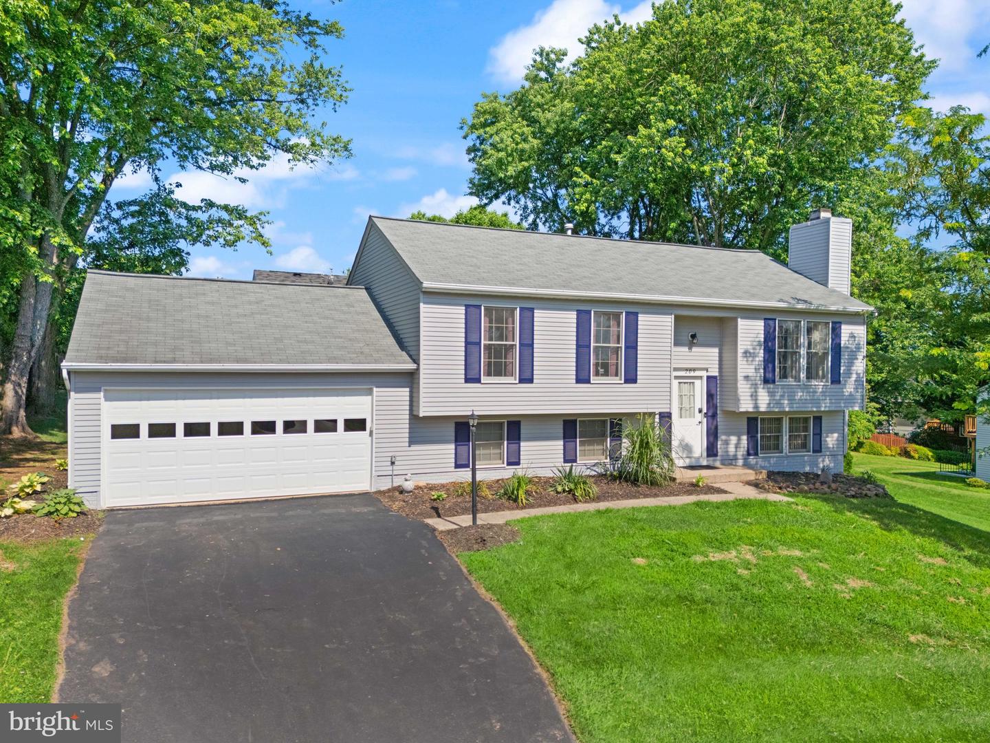 209 RECTOR ST, STERLING, Virginia 20164, 4 Bedrooms Bedrooms, ,2 BathroomsBathrooms,Residential,For sale,209 RECTOR ST,VALO2100888 MLS # VALO2100888