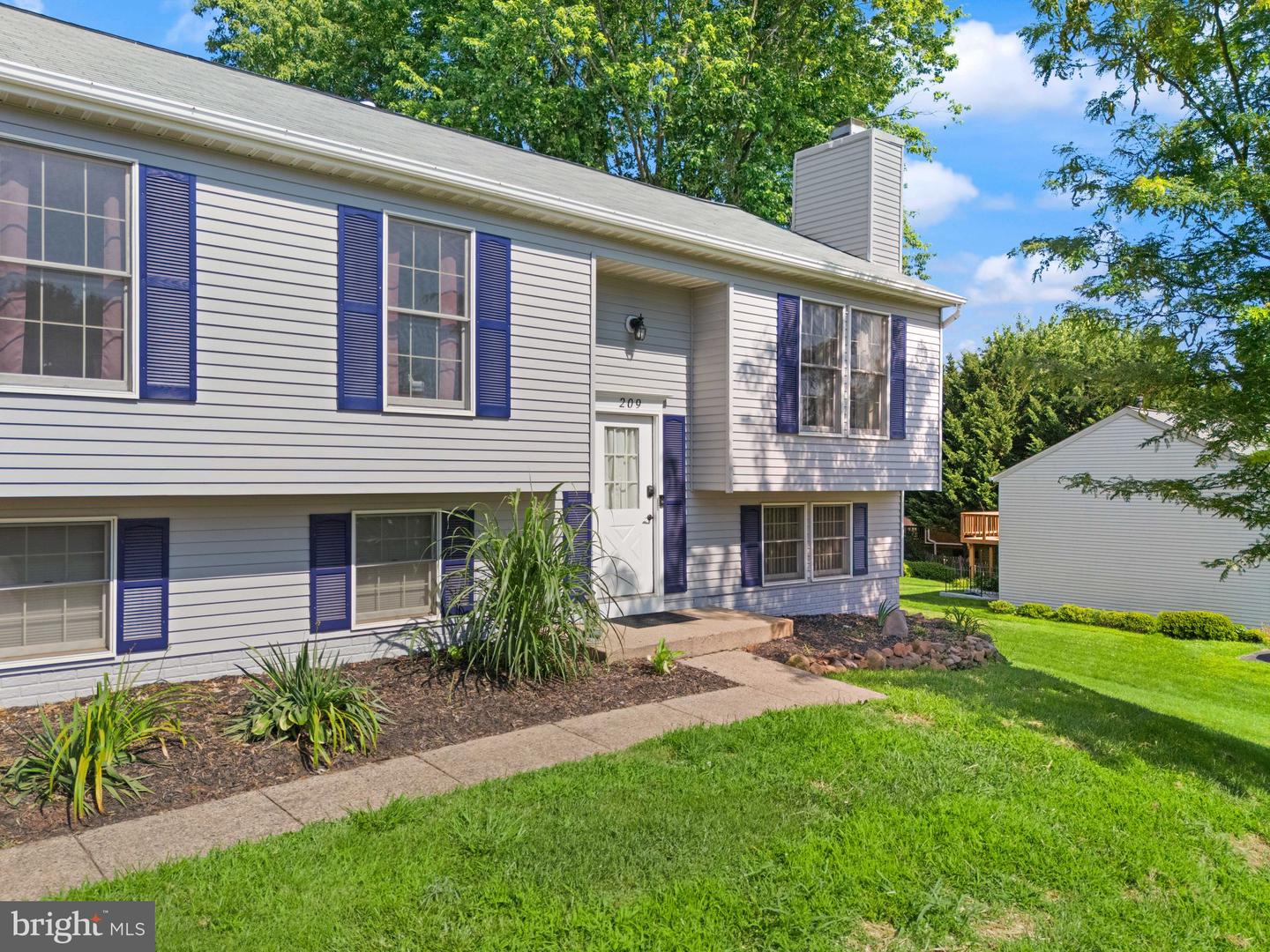 209 RECTOR ST, STERLING, Virginia 20164, 4 Bedrooms Bedrooms, ,2 BathroomsBathrooms,Residential,For sale,209 RECTOR ST,VALO2100888 MLS # VALO2100888