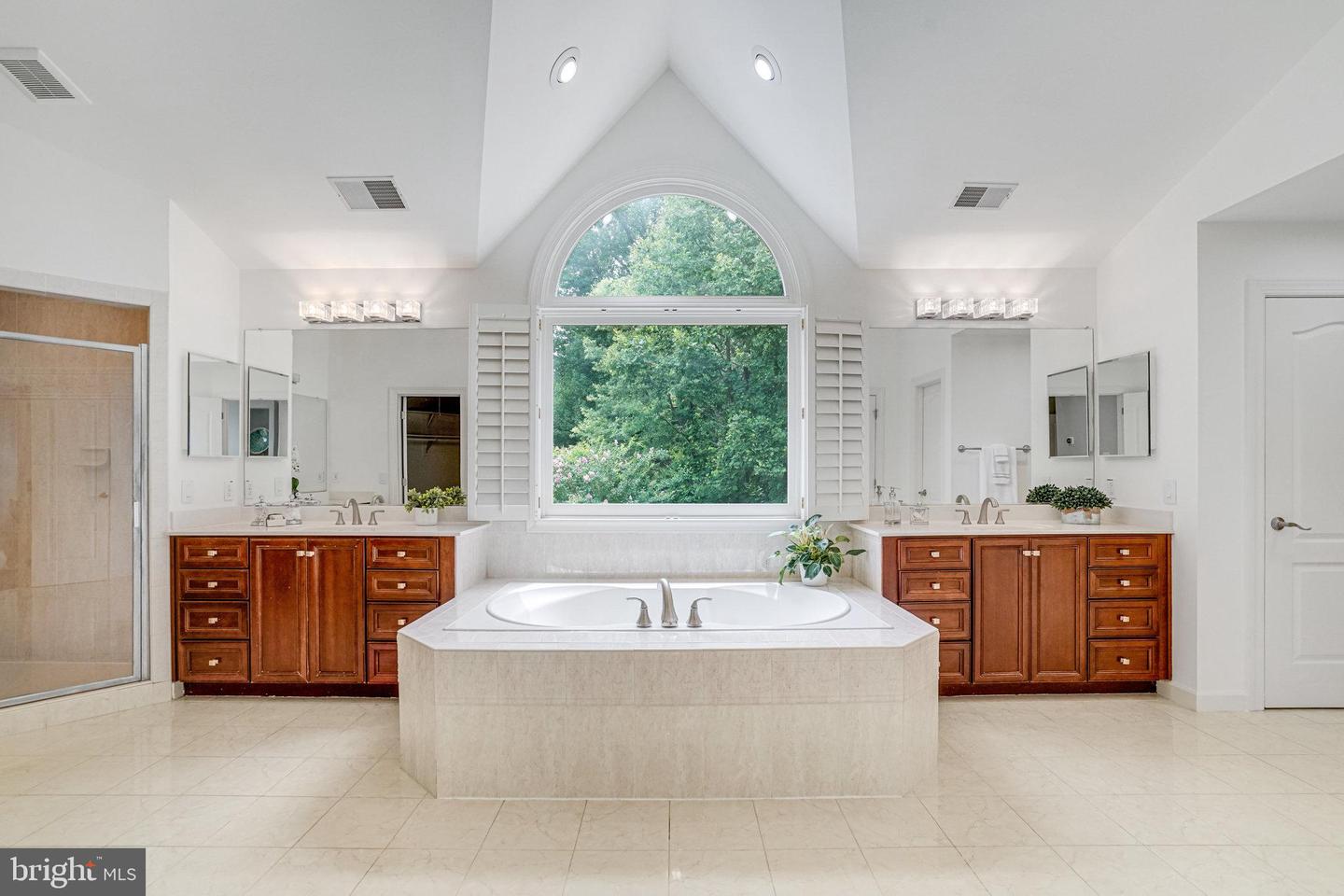 3013 ROSE CREEK CT, OAKTON, Virginia 22124, 4 Bedrooms Bedrooms, 21 Rooms Rooms,4 BathroomsBathrooms,Residential,For sale,3013 ROSE CREEK CT,VAFX2253034 MLS # VAFX2253034