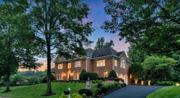 3013 ROSE CREEK CT, OAKTON, Virginia 22124, 4 Bedrooms Bedrooms, 21 Rooms Rooms,4 BathroomsBathrooms,Residential,For sale,3013 ROSE CREEK CT,VAFX2253034 MLS # VAFX2253034