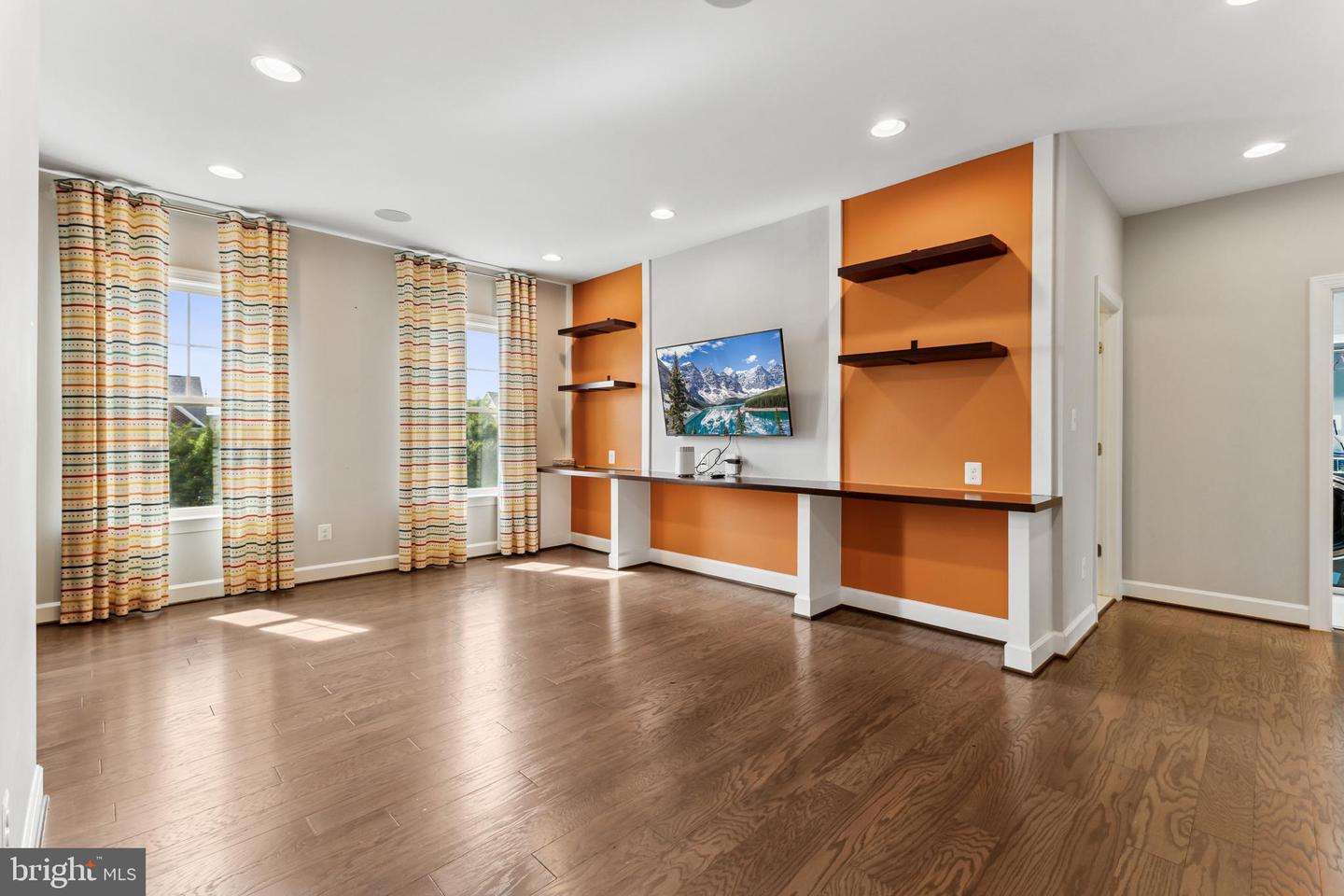 26612 MARBURY ESTATES DR, CHANTILLY, Virginia 20152, 4 Bedrooms Bedrooms, ,5 BathroomsBathrooms,Residential,For sale,26612 MARBURY ESTATES DR,VALO2101040 MLS # VALO2101040