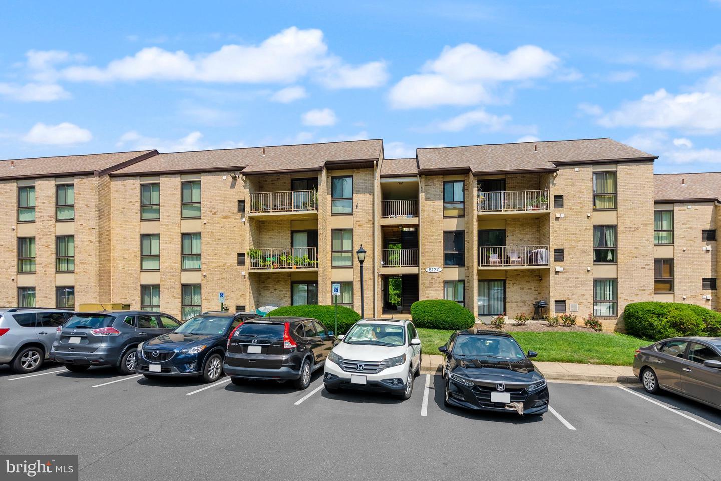 6137 EDSALL RD #L, ALEXANDRIA, Virginia 22304, 2 Bedrooms Bedrooms, ,1 BathroomBathrooms,Residential,For sale,6137 EDSALL RD #L,VAAX2047138 MLS # VAAX2047138