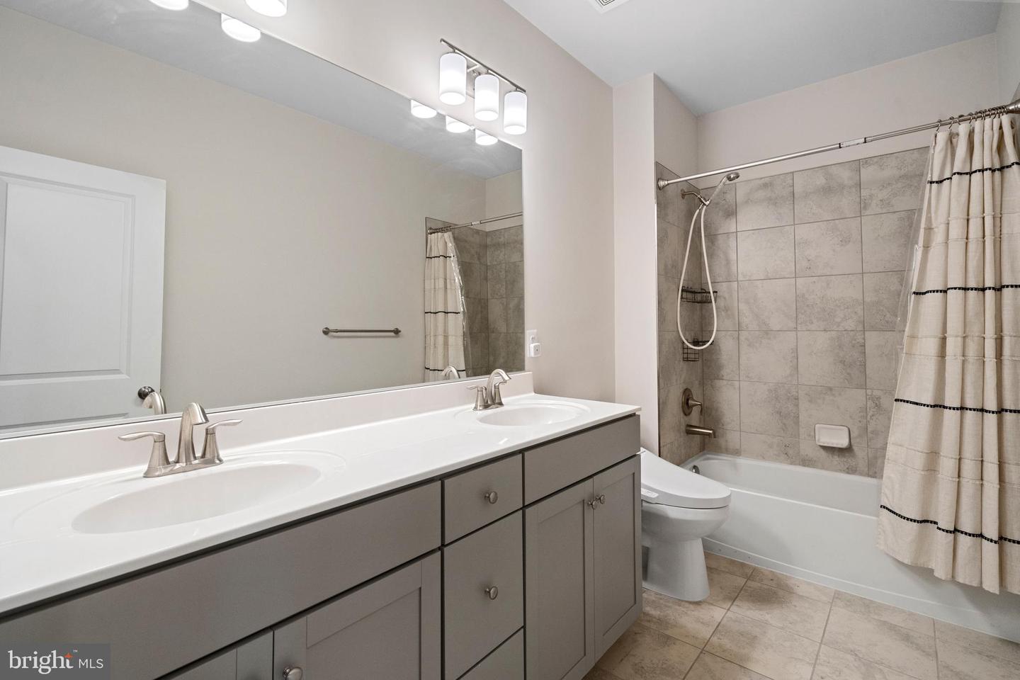 14957 RIVER WALK WAY, WOODBRIDGE, Virginia 22191, 3 Bedrooms Bedrooms, ,2 BathroomsBathrooms,Residential,For sale,14957 RIVER WALK WAY,VAPW2098460 MLS # VAPW2098460