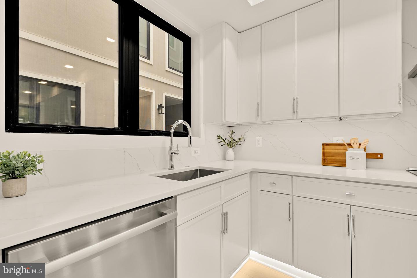 507 L ST NE #3B, WASHINGTON, District Of Columbia 20002, 4 Bedrooms Bedrooms, ,5 BathroomsBathrooms,Residential,For sale,507 L ST NE #3B,DCDC2208820 MLS # DCDC2208820