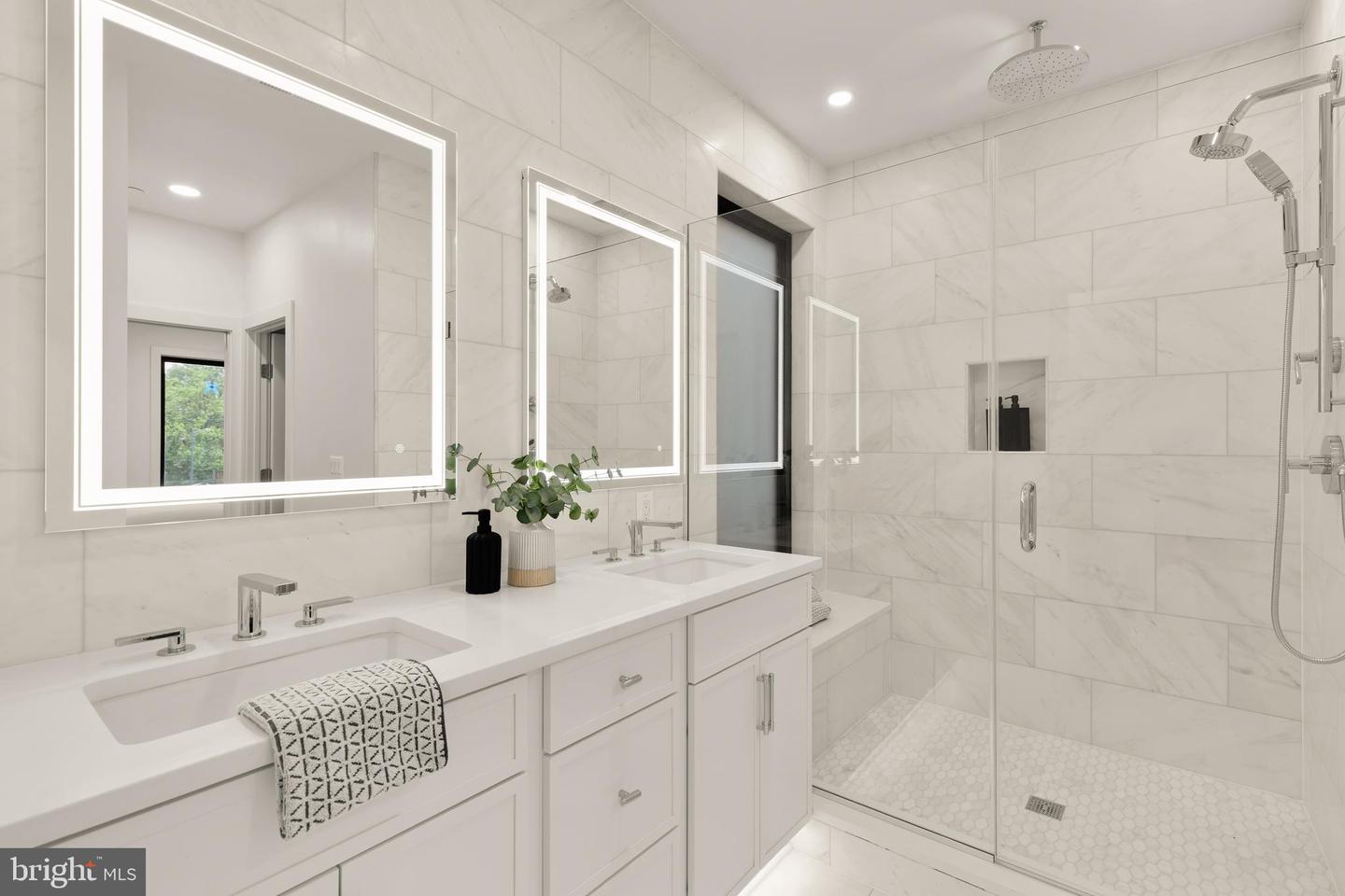 507 L ST NE #3B, WASHINGTON, District Of Columbia 20002, 4 Bedrooms Bedrooms, ,5 BathroomsBathrooms,Residential,For sale,507 L ST NE #3B,DCDC2208820 MLS # DCDC2208820