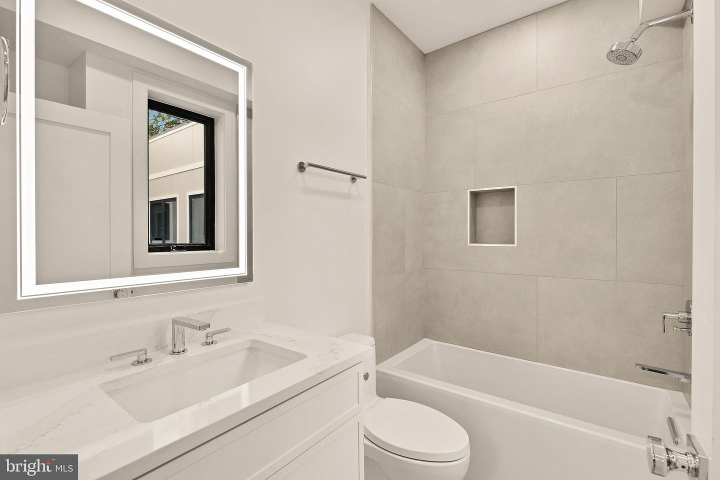 507 L ST NE #3B, WASHINGTON, District Of Columbia 20002, 4 Bedrooms Bedrooms, ,5 BathroomsBathrooms,Residential,For sale,507 L ST NE #3B,DCDC2208820 MLS # DCDC2208820