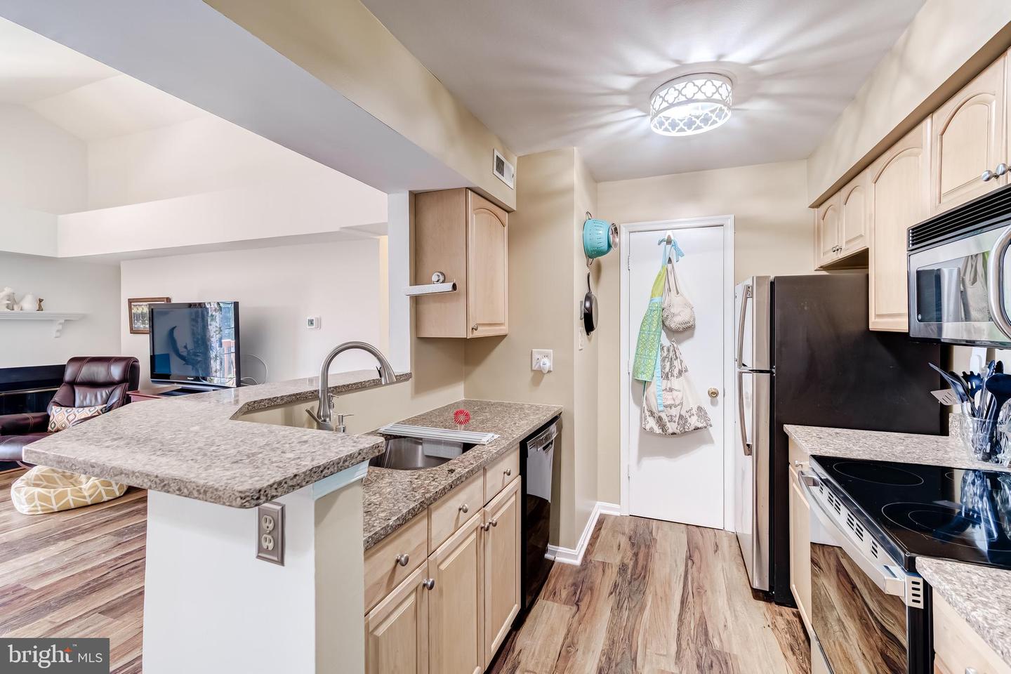 6904-I VICTORIA DR #I, ALEXANDRIA, Virginia 22310, 2 Bedrooms Bedrooms, 5 Rooms Rooms,2 BathroomsBathrooms,Residential,For sale,6904-I VICTORIA DR #I,VAFX2253500 MLS # VAFX2253500
