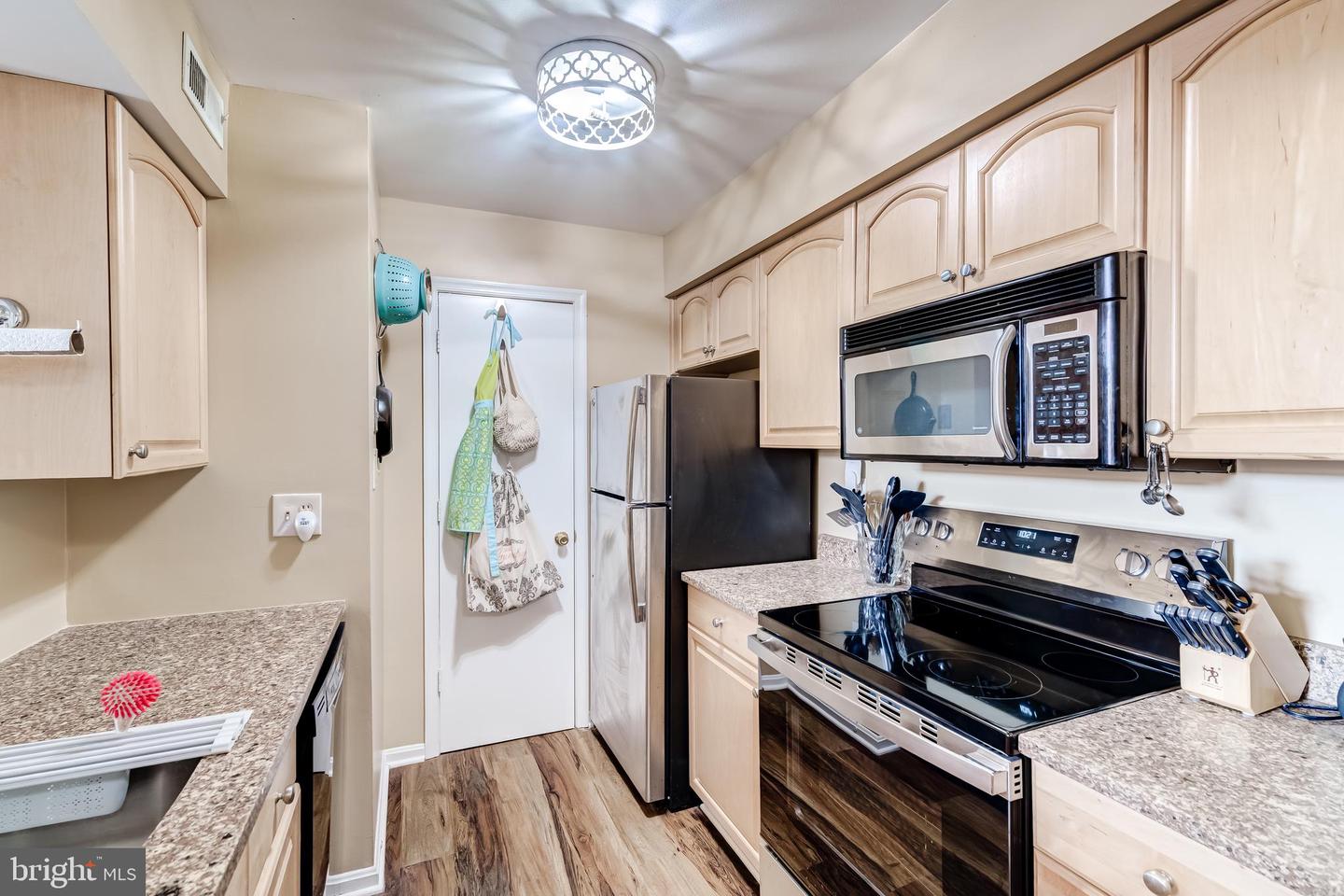 6904-I VICTORIA DR #I, ALEXANDRIA, Virginia 22310, 2 Bedrooms Bedrooms, 5 Rooms Rooms,2 BathroomsBathrooms,Residential,For sale,6904-I VICTORIA DR #I,VAFX2253500 MLS # VAFX2253500