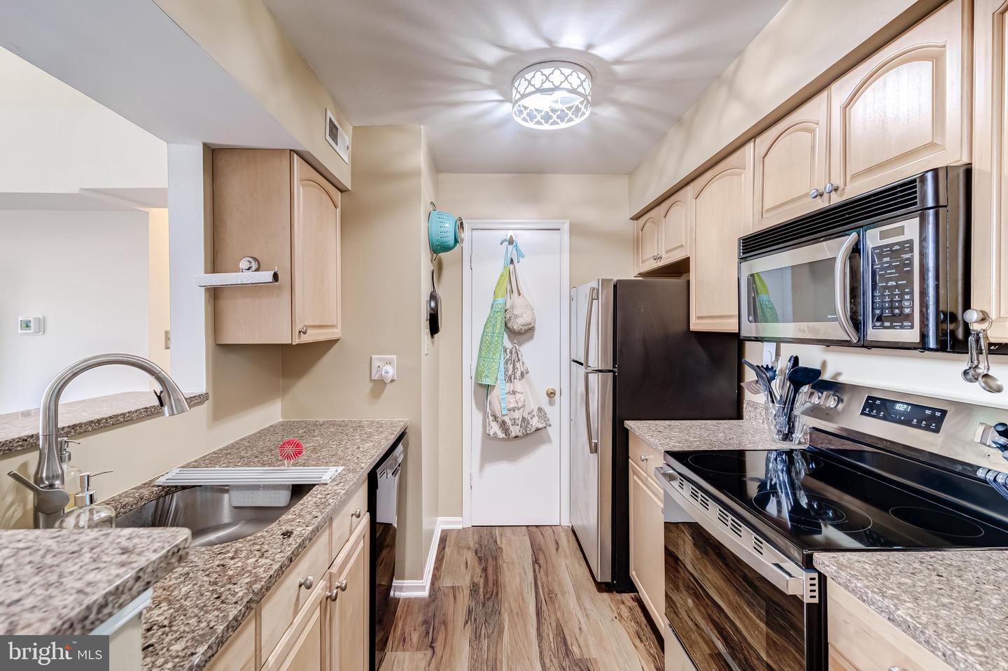 6904-I VICTORIA DR #I, ALEXANDRIA, Virginia 22310, 2 Bedrooms Bedrooms, 5 Rooms Rooms,2 BathroomsBathrooms,Residential,For sale,6904-I VICTORIA DR #I,VAFX2253500 MLS # VAFX2253500