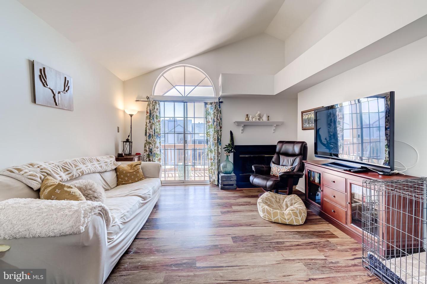 6904-I VICTORIA DR #I, ALEXANDRIA, Virginia 22310, 2 Bedrooms Bedrooms, 5 Rooms Rooms,2 BathroomsBathrooms,Residential,For sale,6904-I VICTORIA DR #I,VAFX2253500 MLS # VAFX2253500