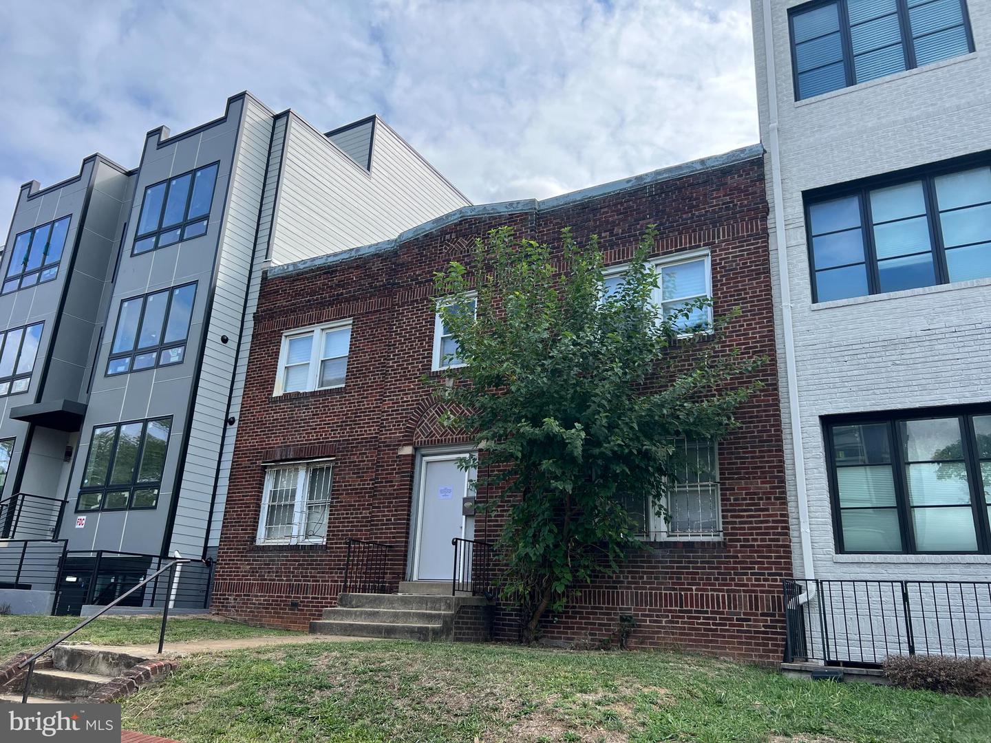1013 17TH ST NE, WASHINGTON, District Of Columbia 20002, 4 Bedrooms Bedrooms, ,4 BathroomsBathrooms,Residential,For sale,1013 17TH ST NE,DCDC2209216 MLS # DCDC2209216