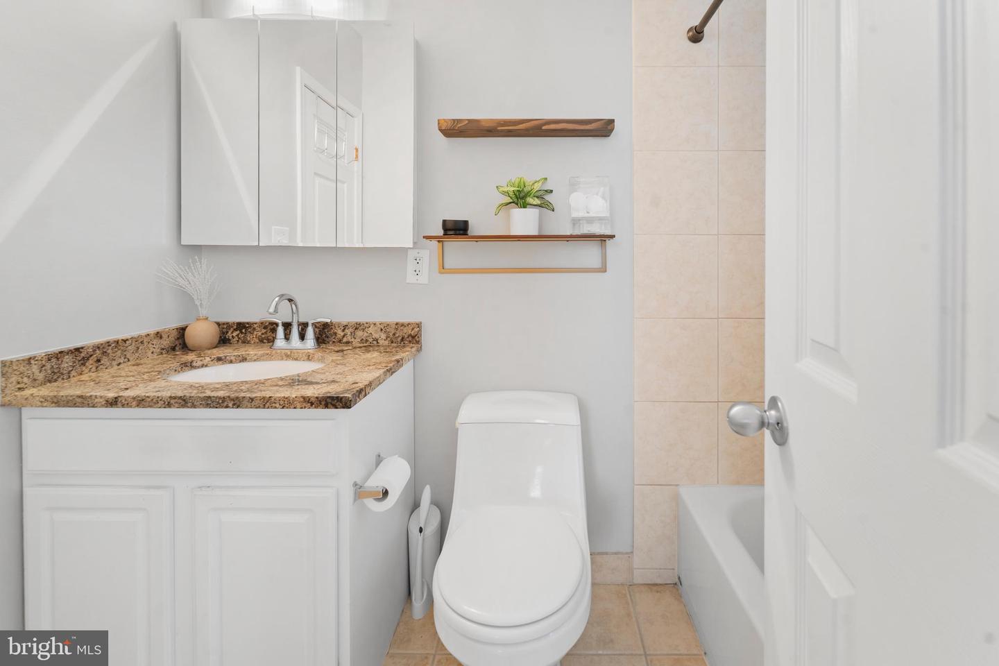 1629 L ST NE #202, WASHINGTON, District Of Columbia 20002, 1 Bedroom Bedrooms, ,1 BathroomBathrooms,Residential,For sale,1629 L ST NE #202,DCDC2209226 MLS # DCDC2209226