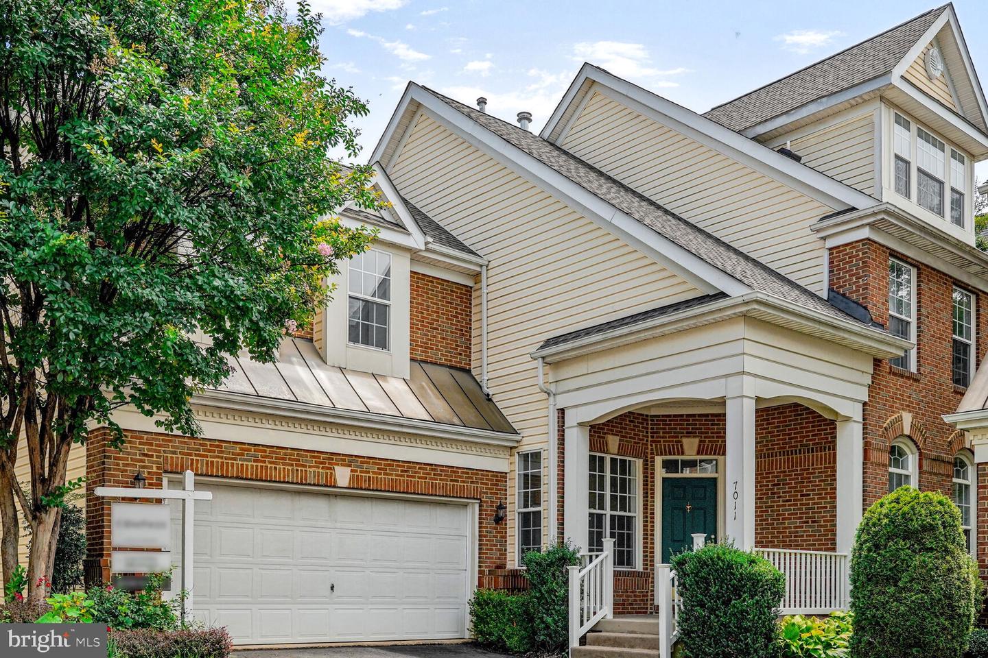 7011 LAWNWOOD CT, FORT BELVOIR, Virginia 22060, 4 Bedrooms Bedrooms, ,5 BathroomsBathrooms,Residential,For sale,7011 LAWNWOOD CT,VAFX2233934 MLS # VAFX2233934