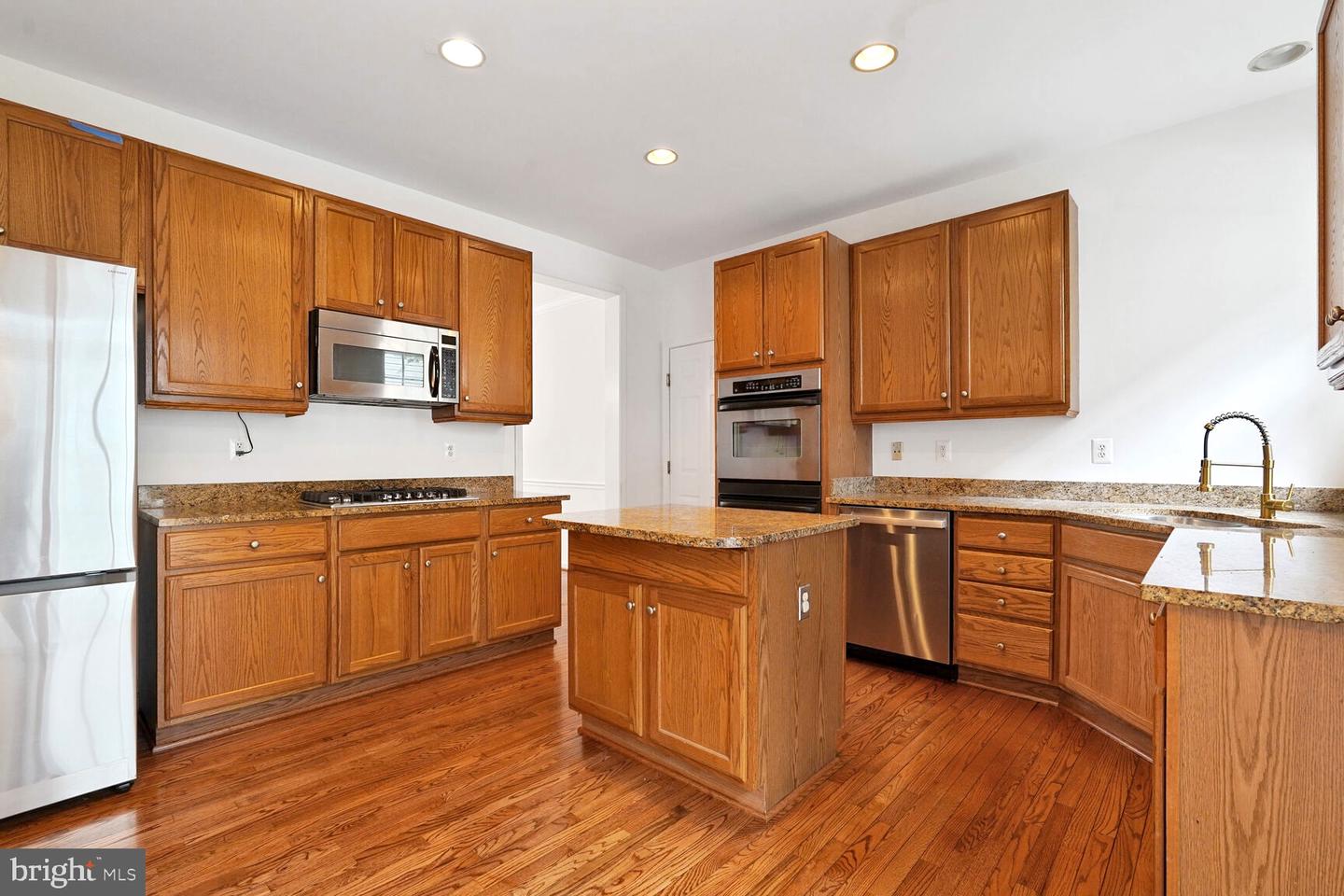 7011 LAWNWOOD CT, FORT BELVOIR, Virginia 22060, 4 Bedrooms Bedrooms, ,5 BathroomsBathrooms,Residential,For sale,7011 LAWNWOOD CT,VAFX2233934 MLS # VAFX2233934