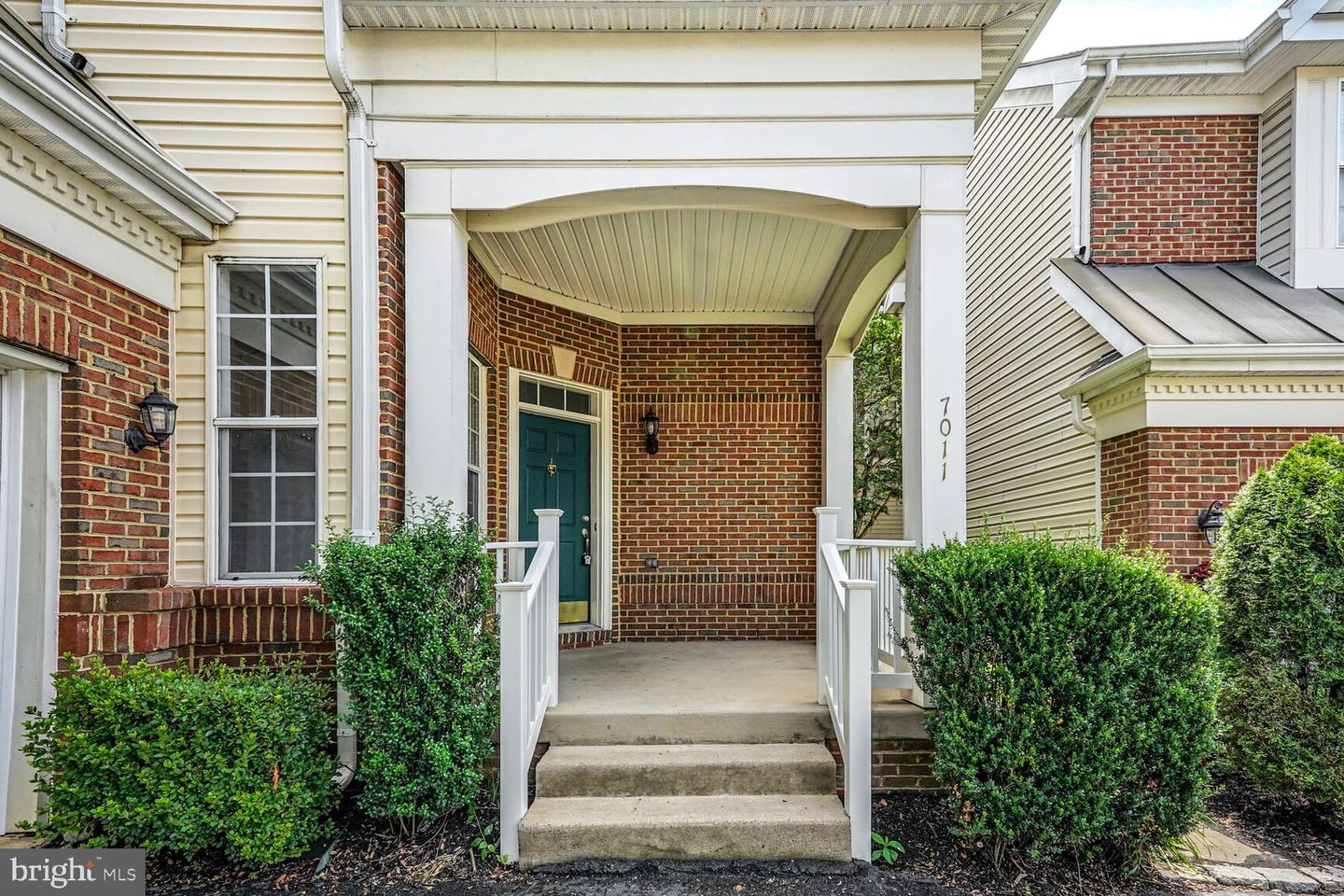 7011 LAWNWOOD CT, FORT BELVOIR, Virginia 22060, 4 Bedrooms Bedrooms, ,5 BathroomsBathrooms,Residential,For sale,7011 LAWNWOOD CT,VAFX2233934 MLS # VAFX2233934