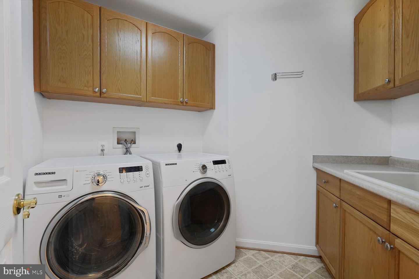 7011 LAWNWOOD CT, FORT BELVOIR, Virginia 22060, 4 Bedrooms Bedrooms, ,5 BathroomsBathrooms,Residential,For sale,7011 LAWNWOOD CT,VAFX2233934 MLS # VAFX2233934