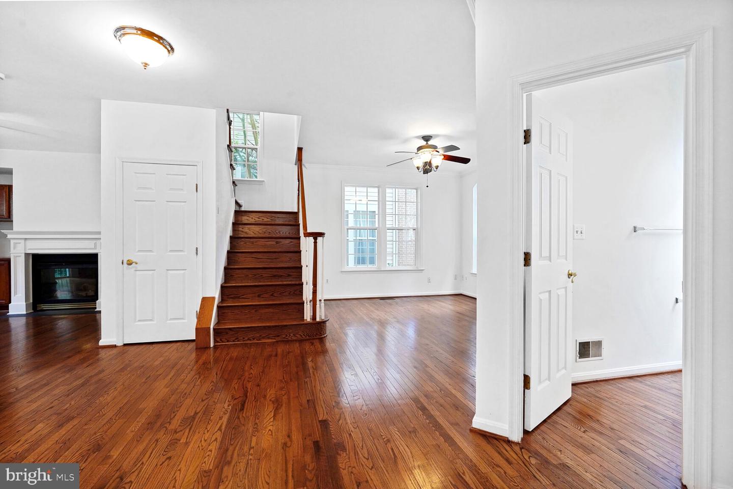 7011 LAWNWOOD CT, FORT BELVOIR, Virginia 22060, 4 Bedrooms Bedrooms, ,5 BathroomsBathrooms,Residential,For sale,7011 LAWNWOOD CT,VAFX2233934 MLS # VAFX2233934