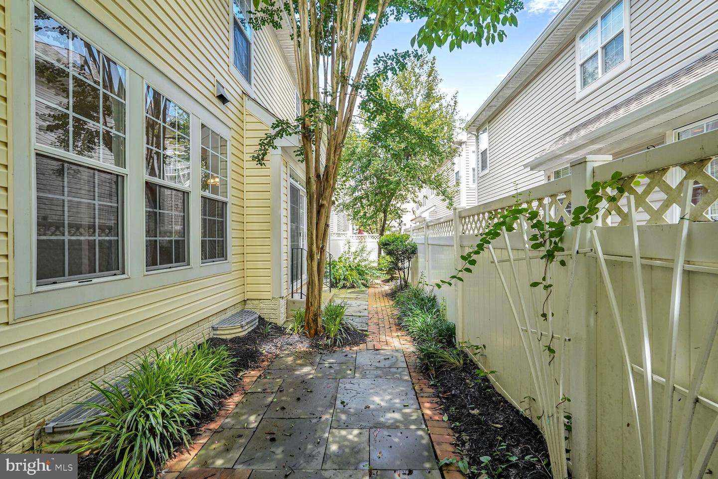 7011 LAWNWOOD CT, FORT BELVOIR, Virginia 22060, 4 Bedrooms Bedrooms, ,5 BathroomsBathrooms,Residential,For sale,7011 LAWNWOOD CT,VAFX2233934 MLS # VAFX2233934
