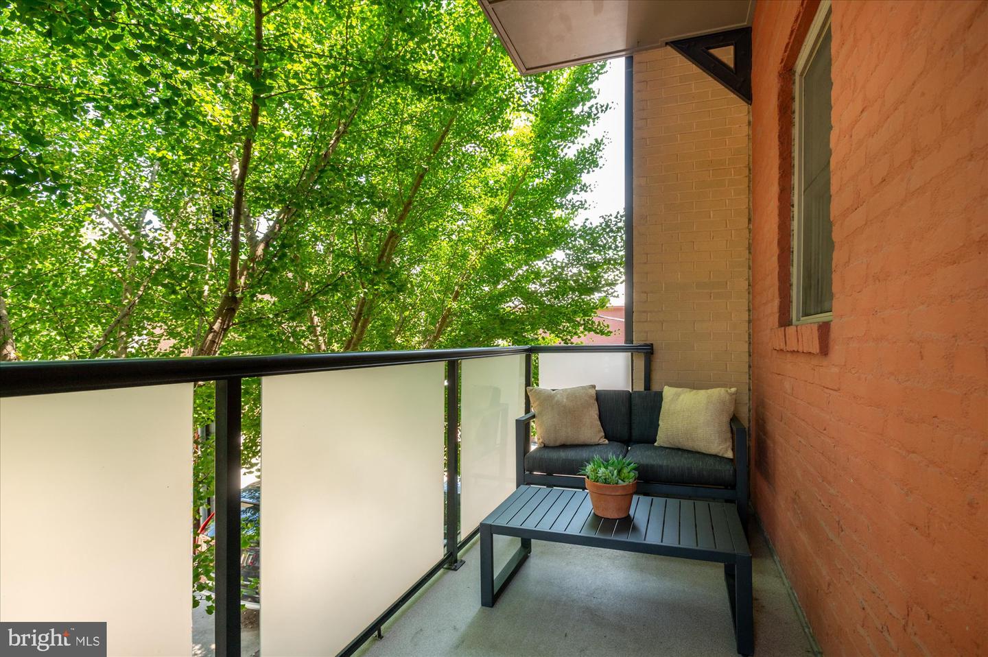 1817 SWANN ST NW #D, WASHINGTON, District Of Columbia 20009, 2 Bedrooms Bedrooms, ,2 BathroomsBathrooms,Residential,For sale,1817 SWANN ST NW #D,DCDC2199842 MLS # DCDC2199842