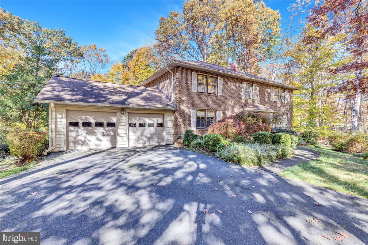 8150 WOLF RUN SHOALS RD, CLIFTON, Virginia 20124, 5 Bedrooms Bedrooms, ,3 BathroomsBathrooms,Residential,For sale,8150 WOLF RUN SHOALS RD,VAFX2243924 MLS # VAFX2243924