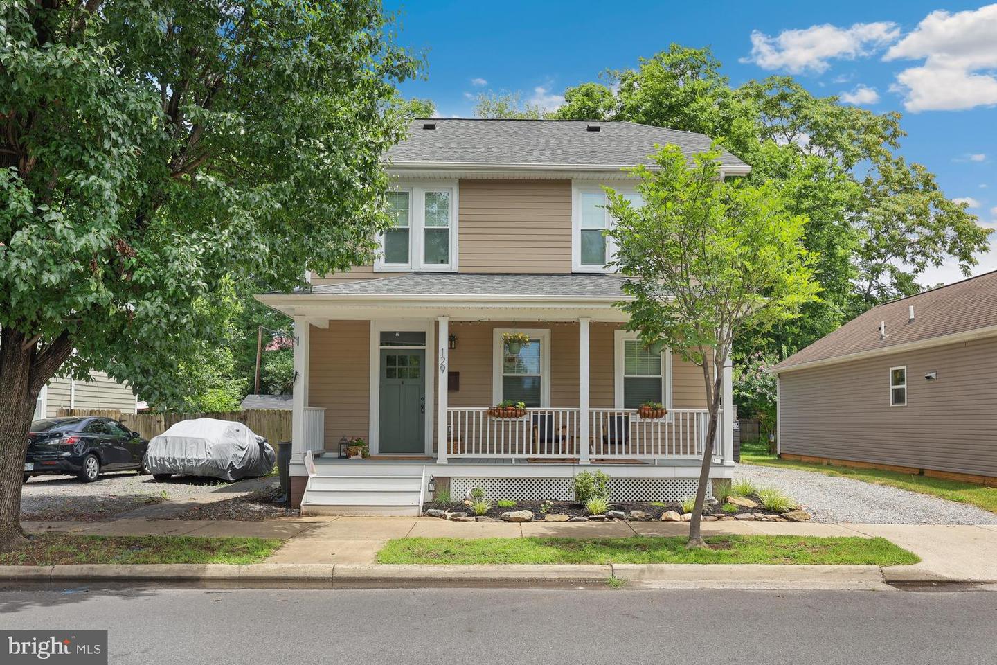 129 PRINCESS ANNE ST, FREDERICKSBURG, Virginia 22401, 4 Bedrooms Bedrooms, ,3 BathroomsBathrooms,Residential,For sale,129 PRINCESS ANNE ST,VAFB2008340 MLS # VAFB2008340